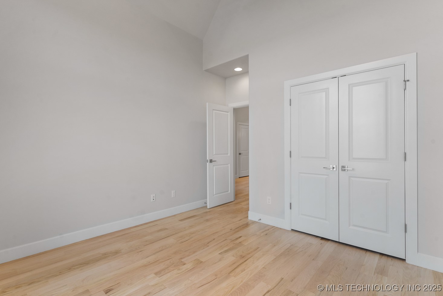 2707 W South Park Place Property Photo 4