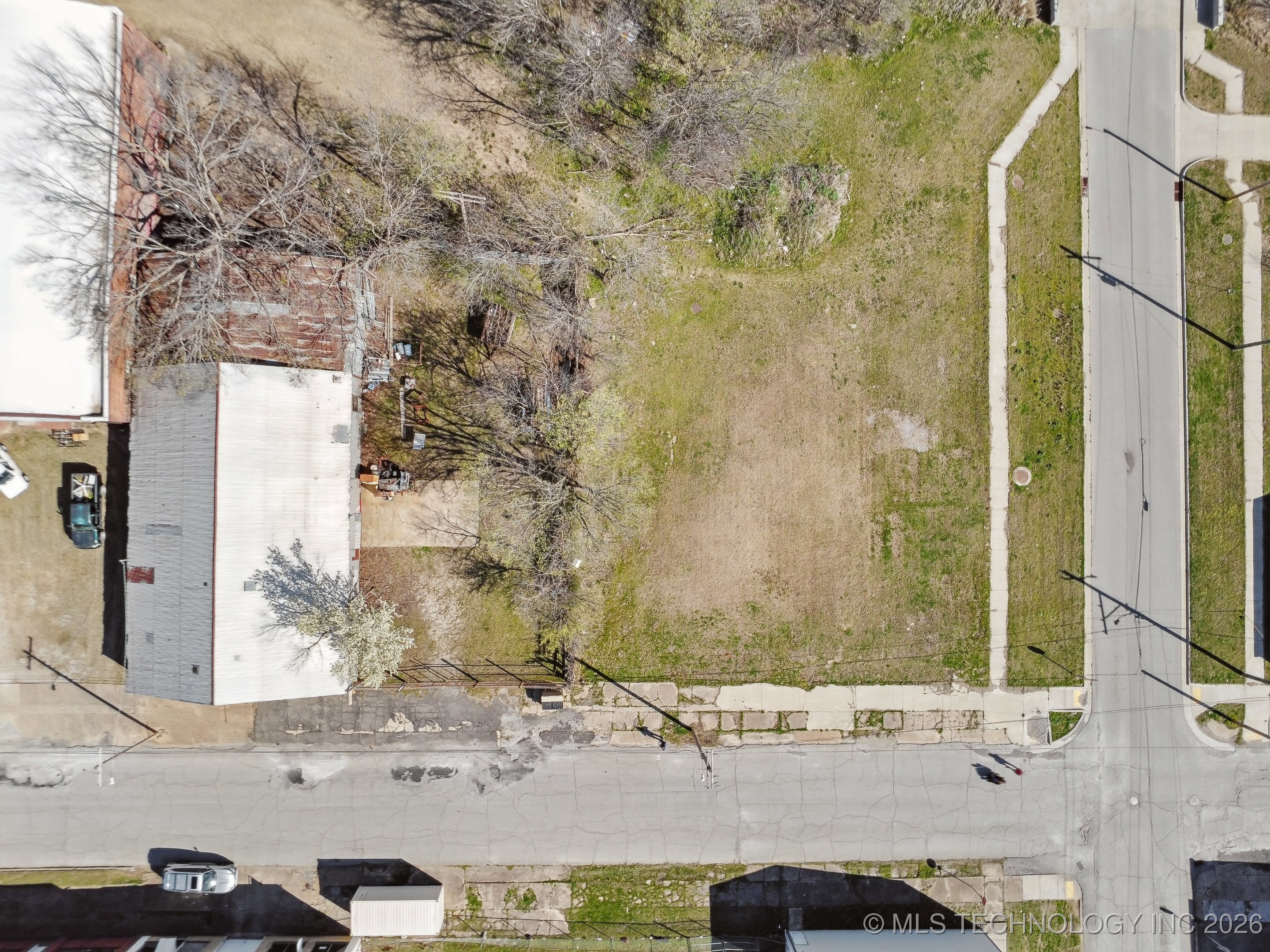 311 E 5th Street Property Photo 2