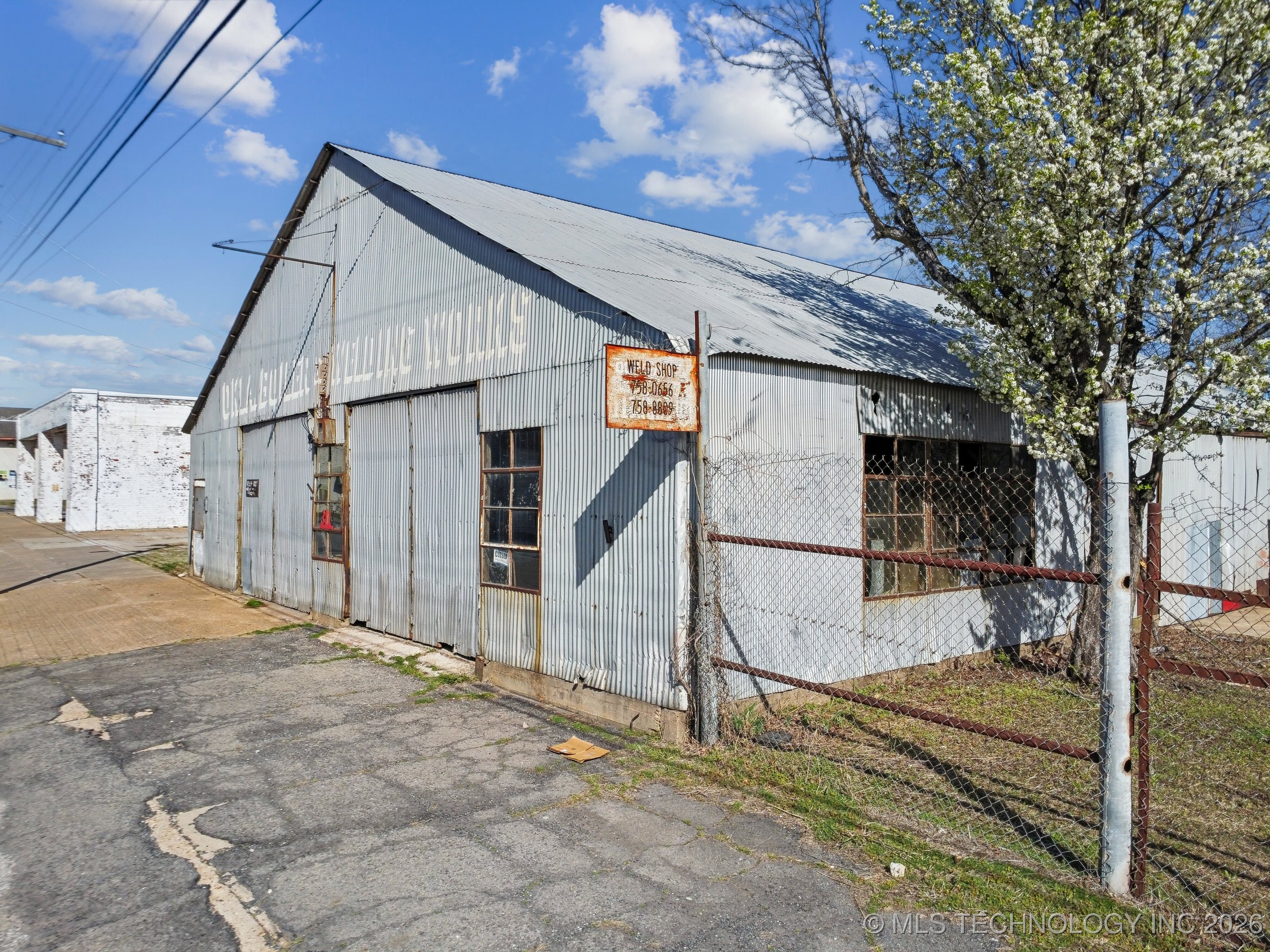 311 E 5th Street Property Photo 3