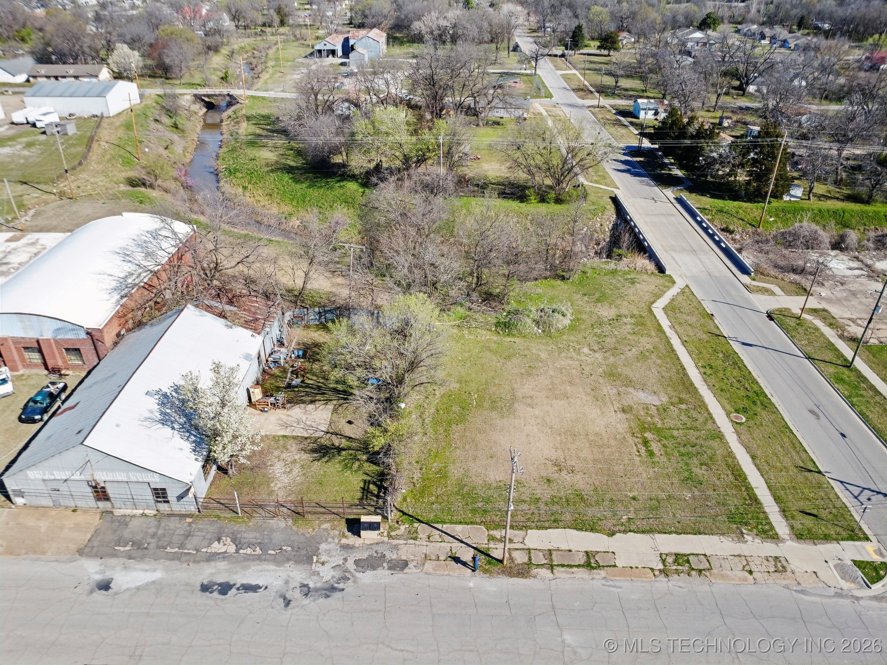 311 E 5th Street Property Photo 4