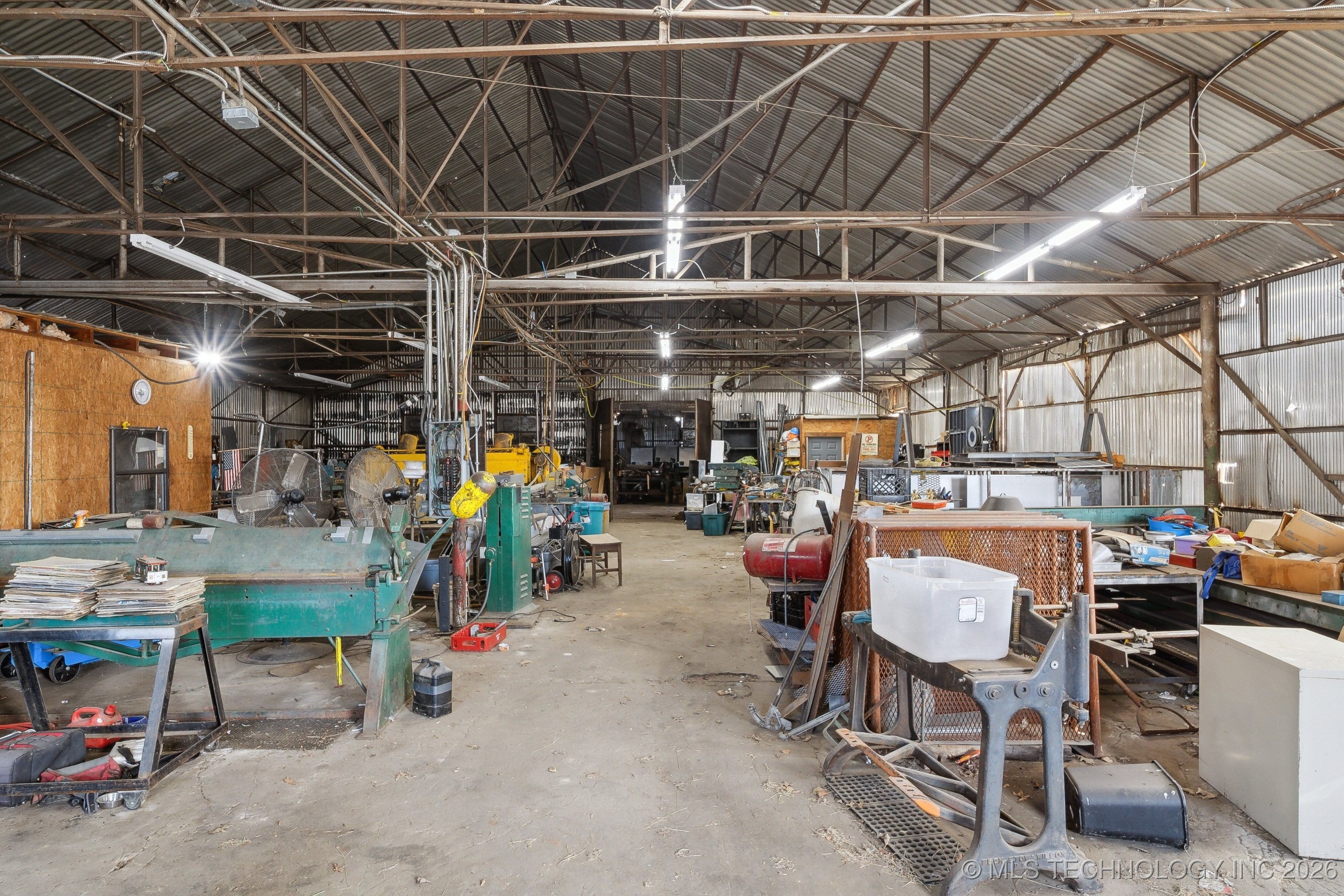 311 E 5th Street Property Photo 8