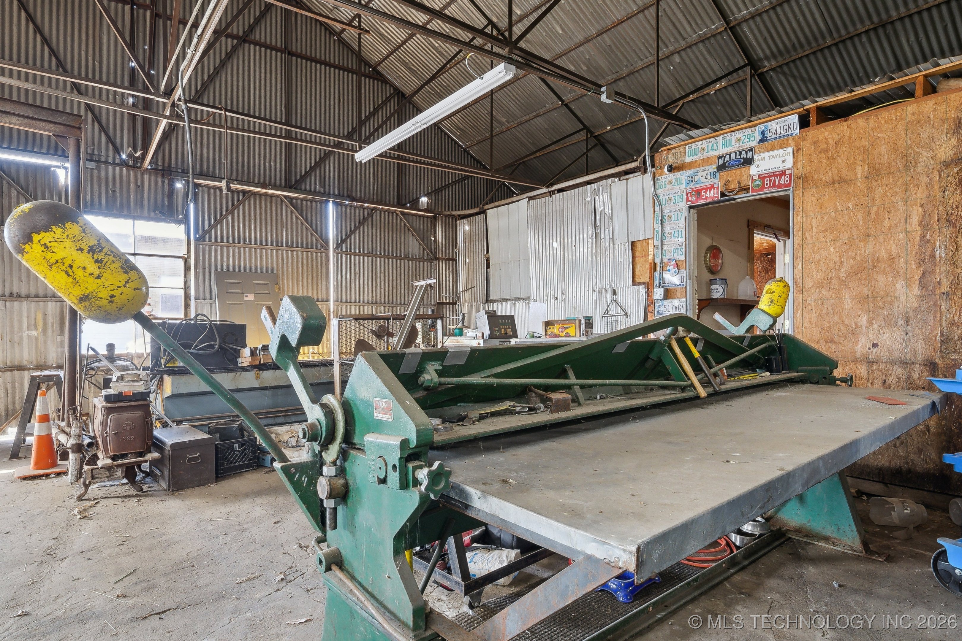 311 E 5th Street Property Photo 10