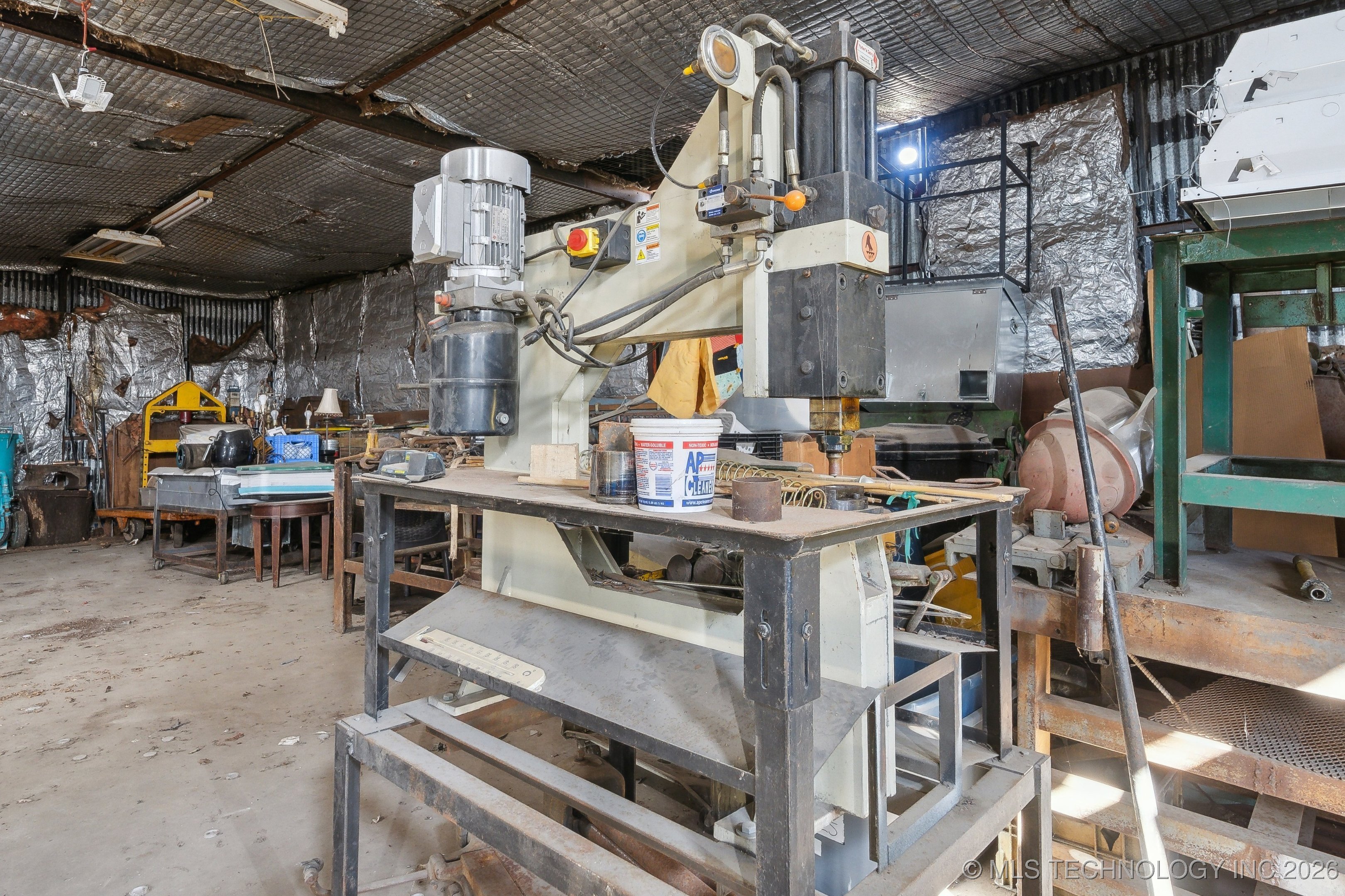 311 E 5th Street Property Photo 18