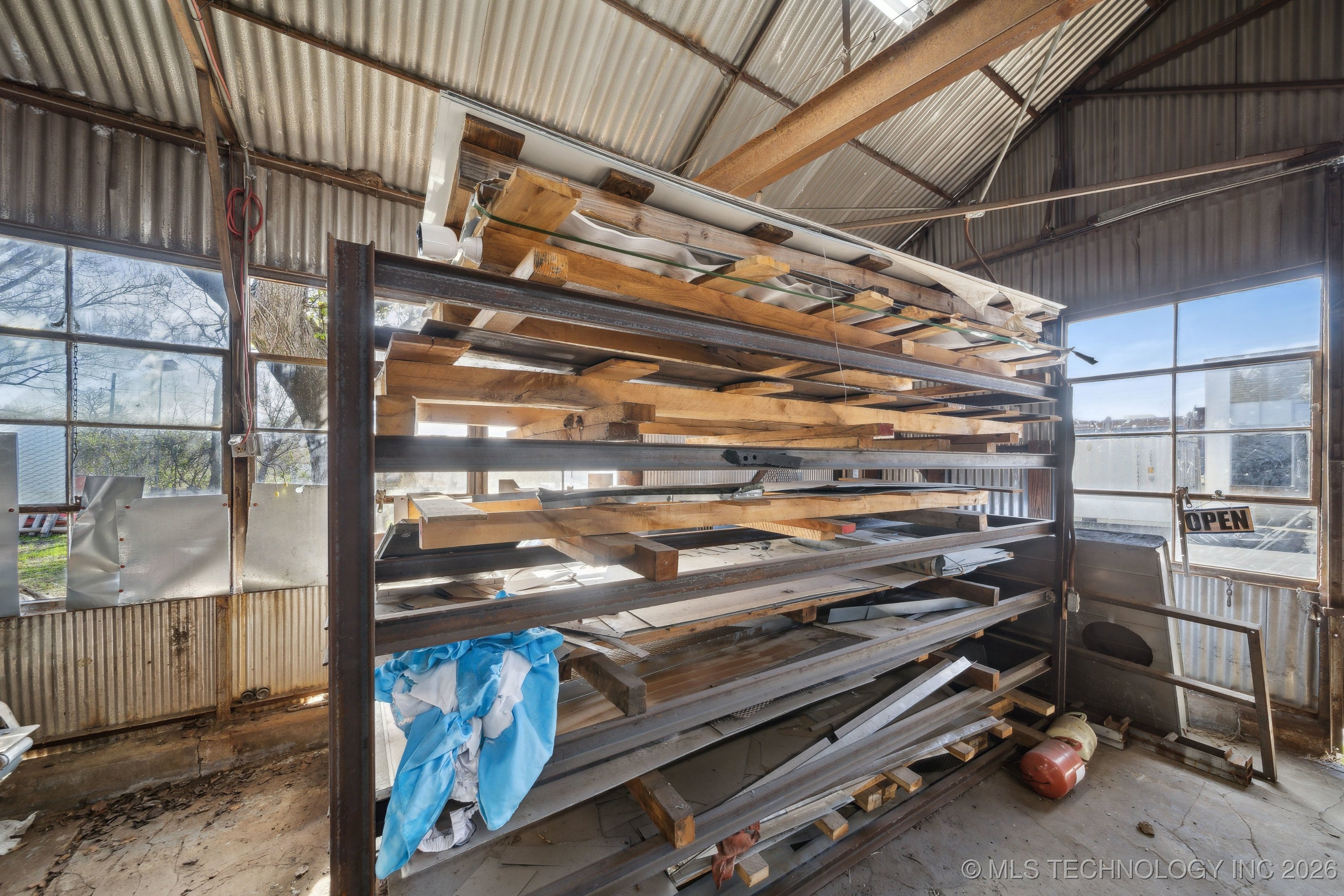 311 E 5th Street Property Photo 22