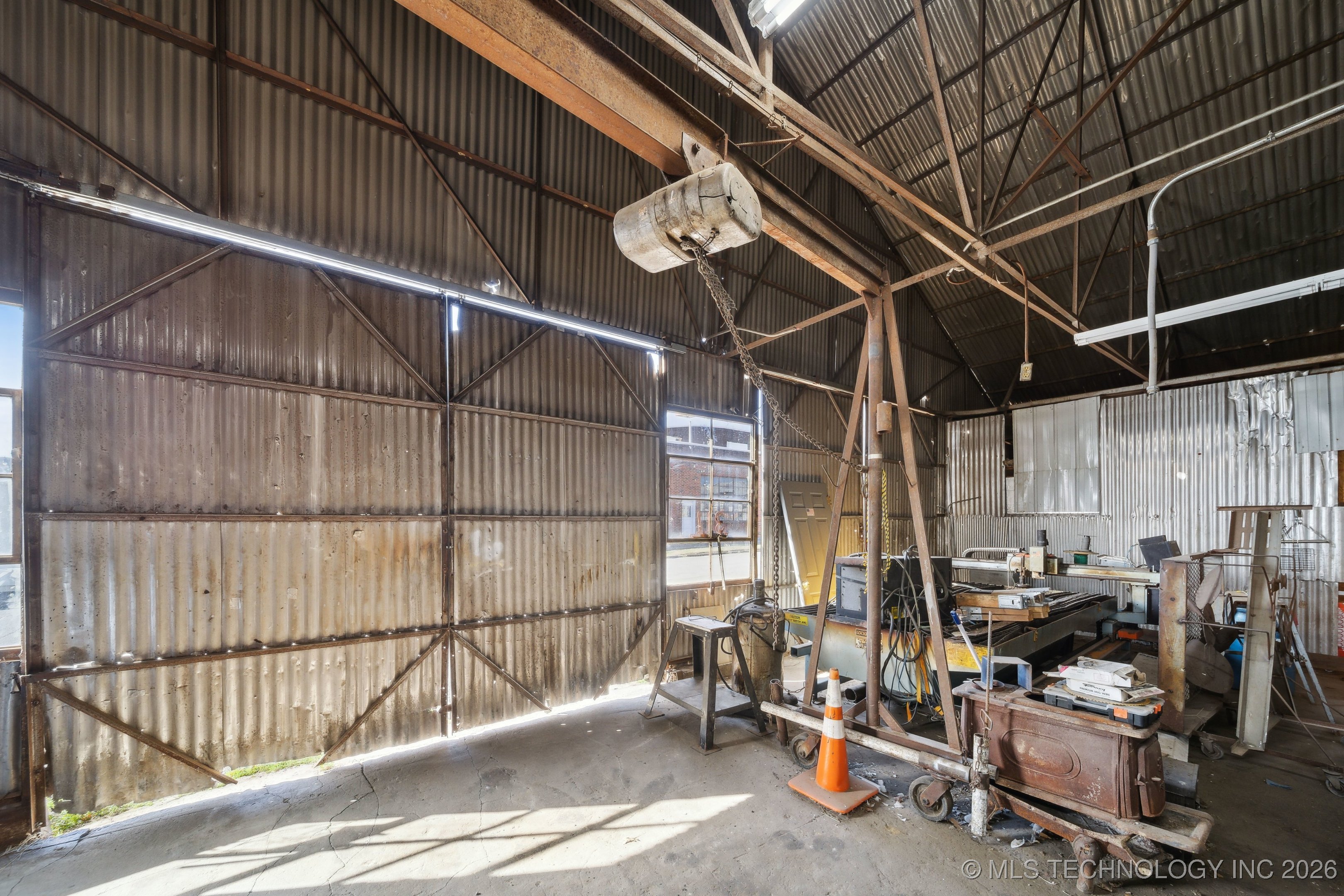 311 E 5th Street Property Photo 23