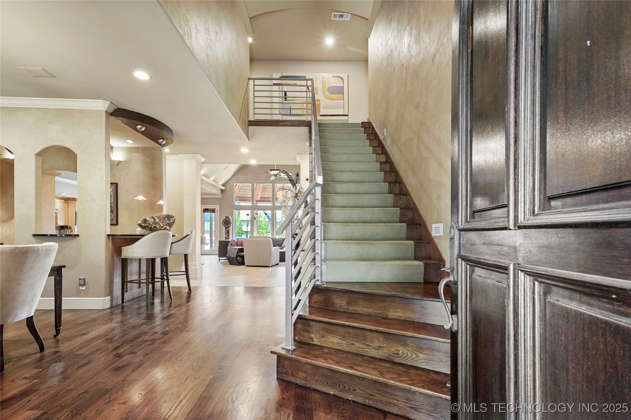 11307 S College Avenue Property Photo 4