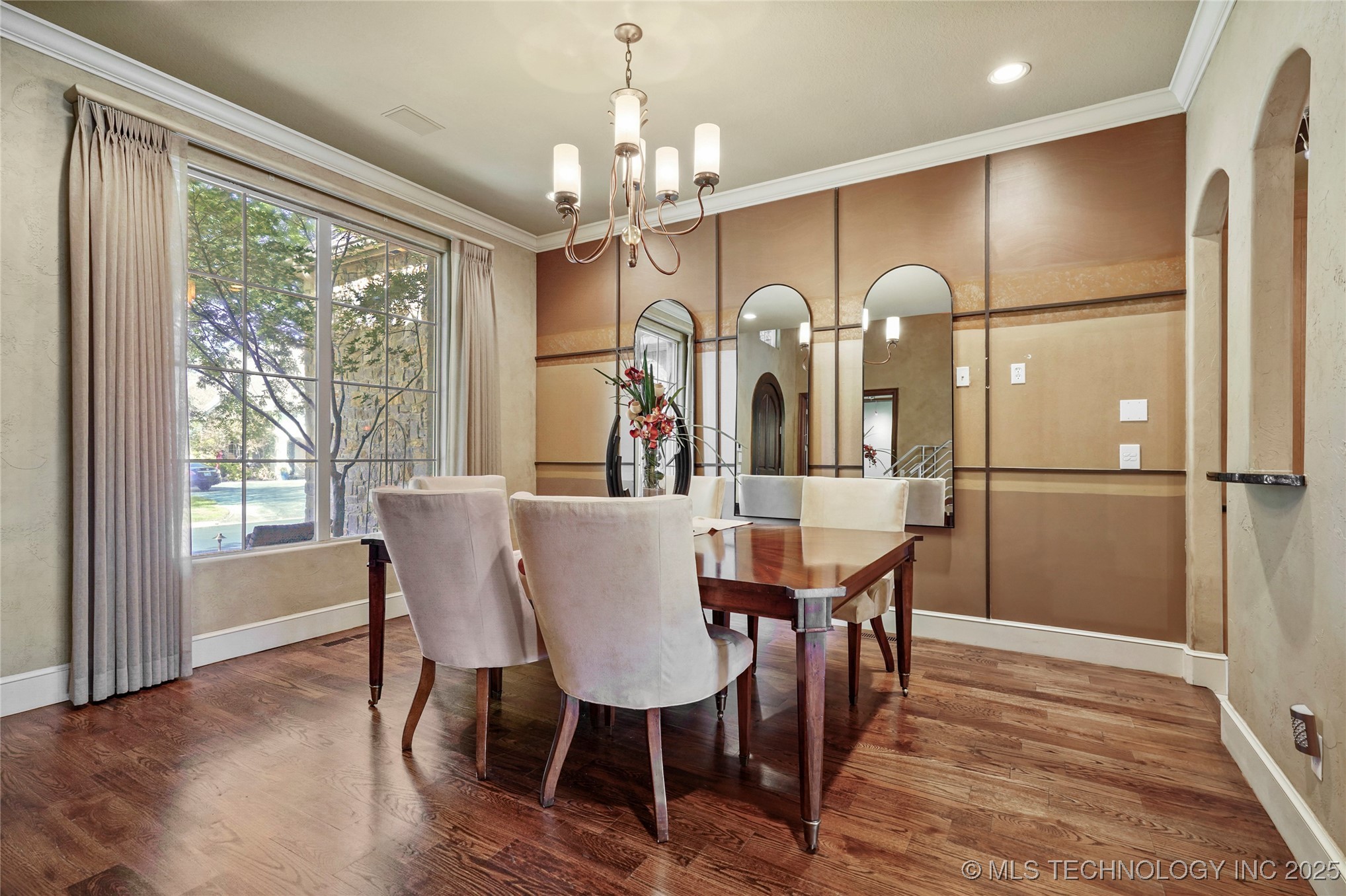 11307 S College Avenue Property Photo 6