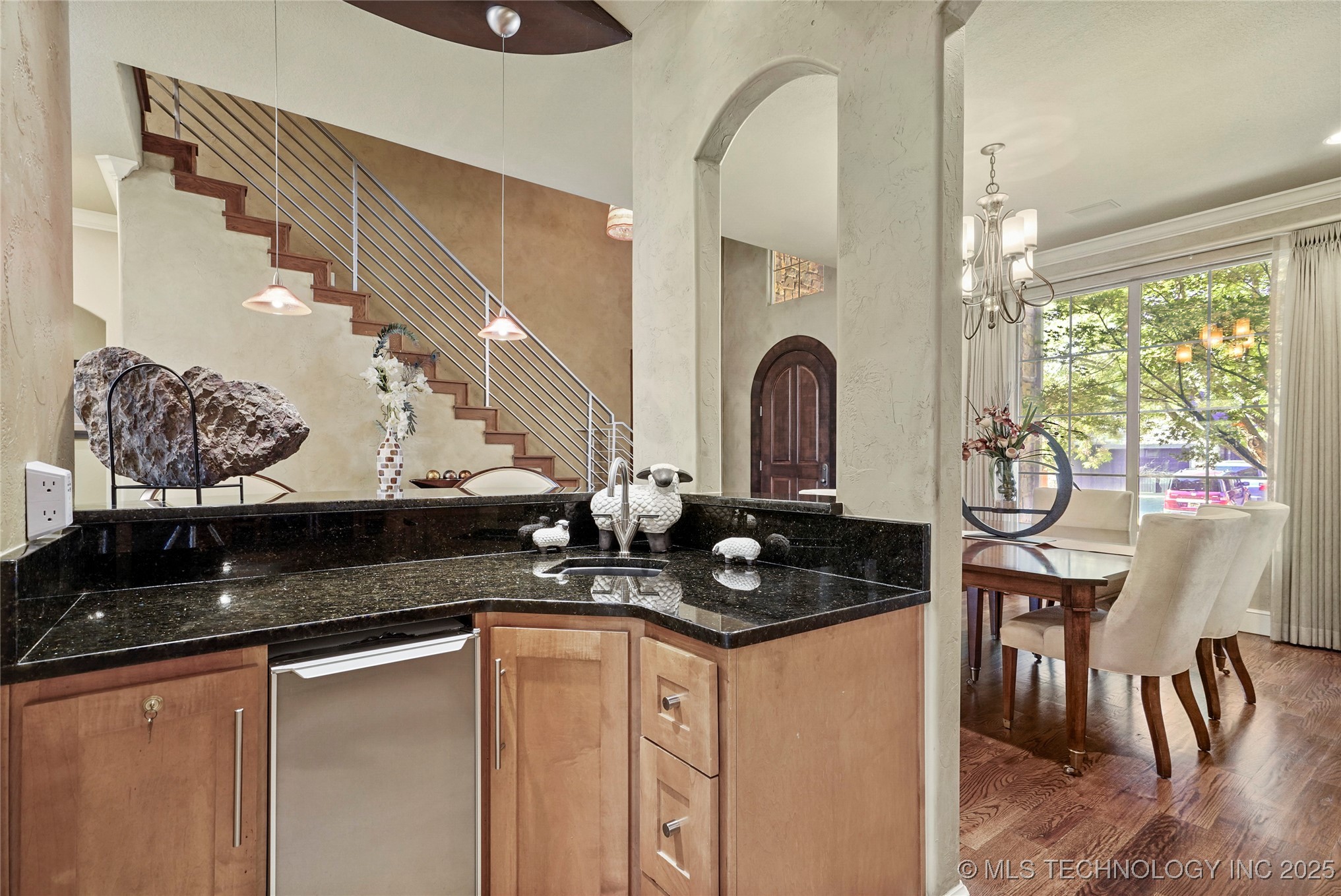 11307 S College Avenue Property Photo 9