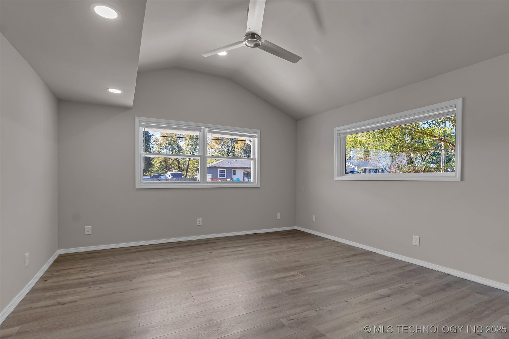 209 E 38th Street Property Photo 3