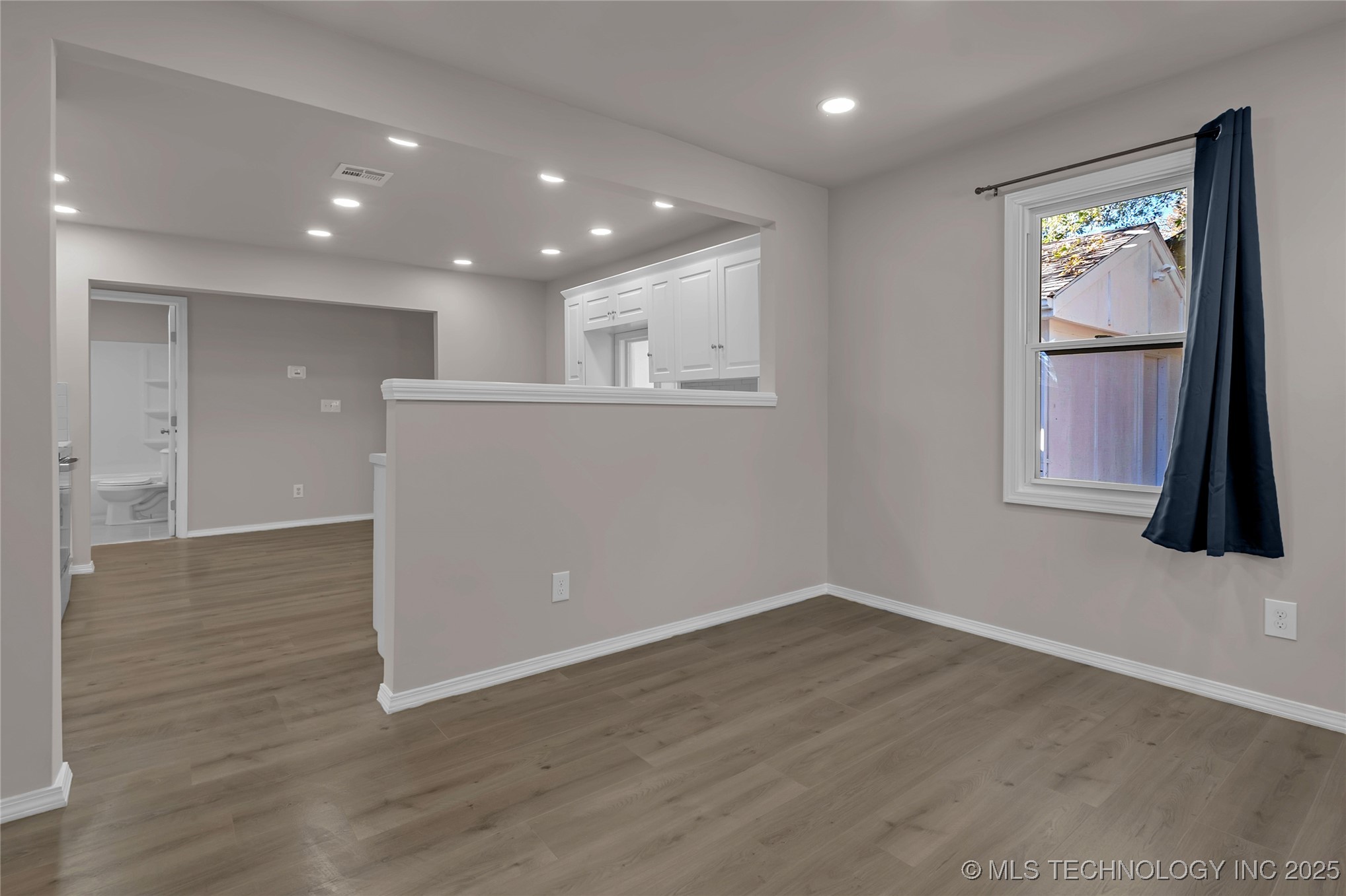 209 E 38th Street Property Photo 7