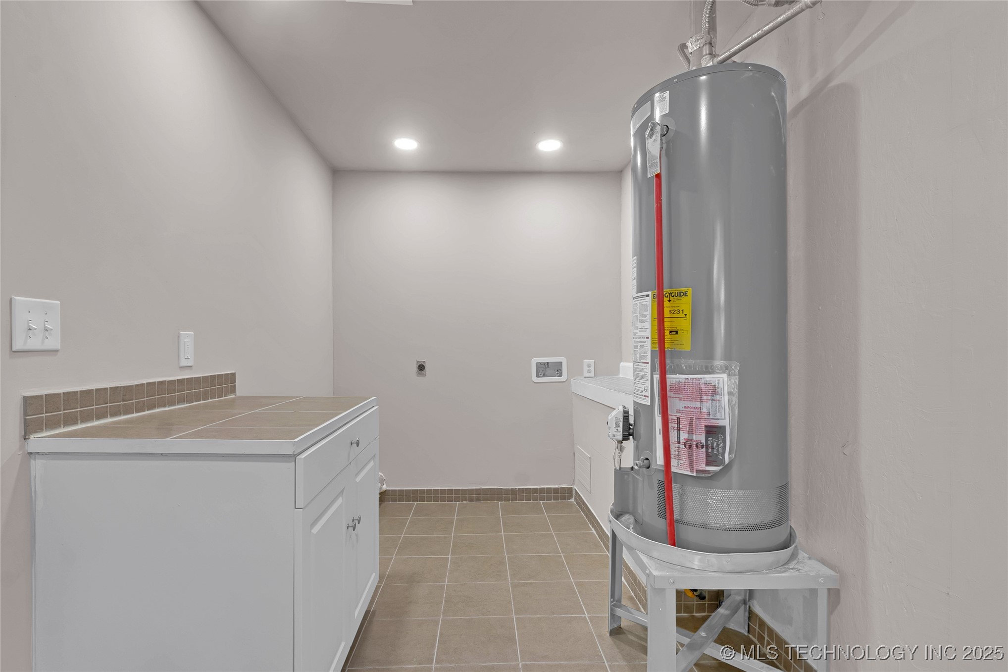 209 E 38th Street Property Photo 9