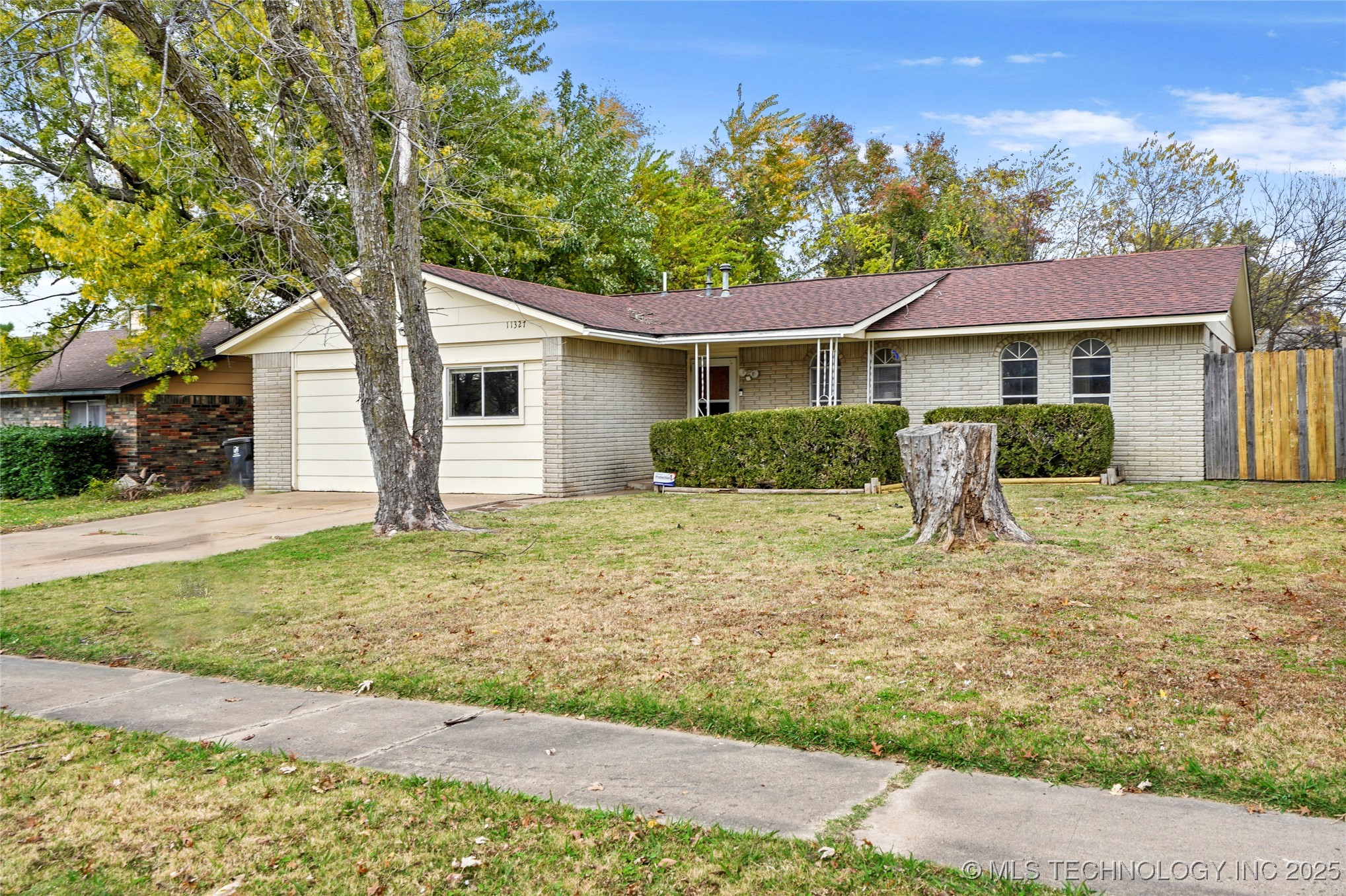 11327 E 63rd Street S Property Photo 2