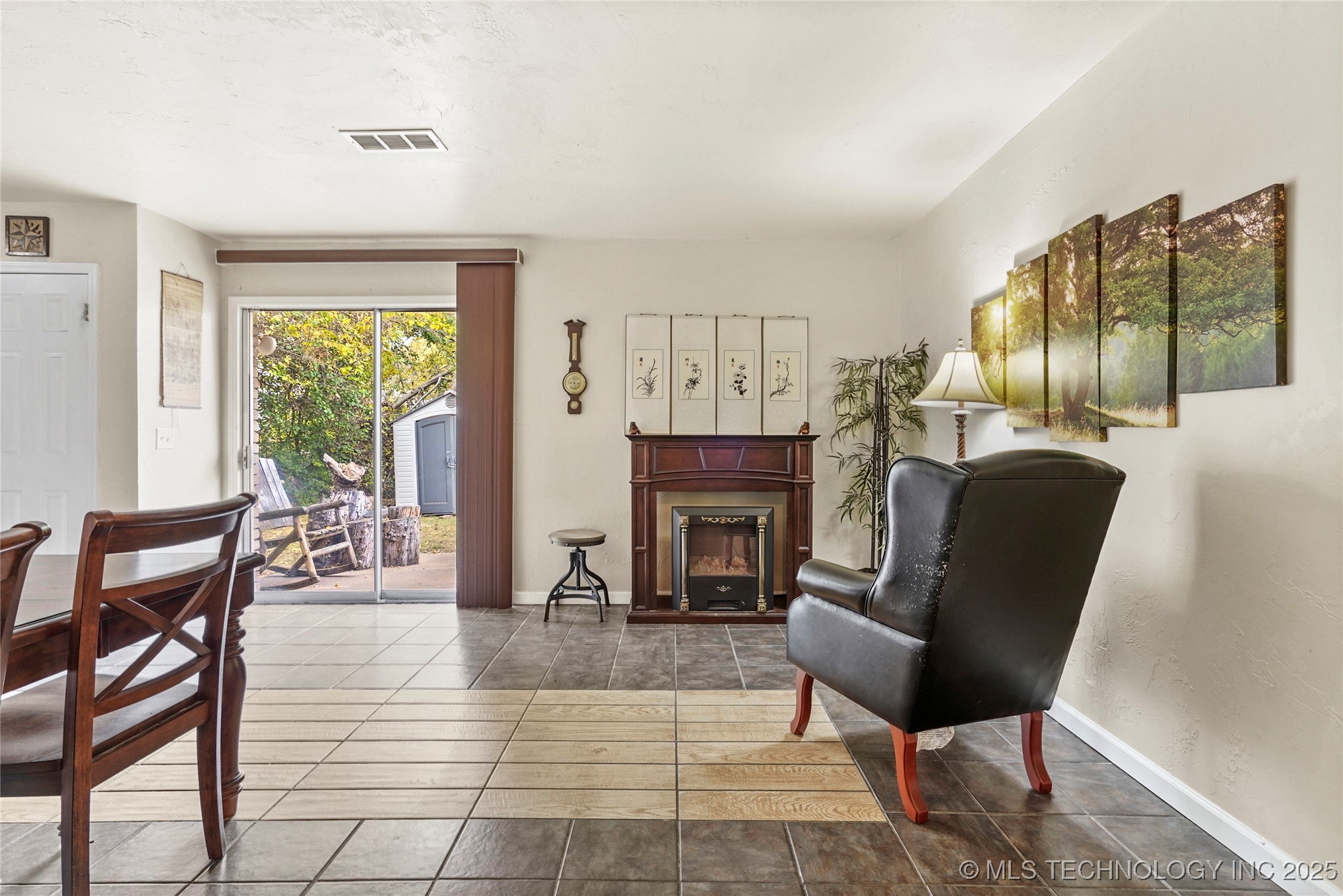 11327 E 63rd Street S Property Photo 3