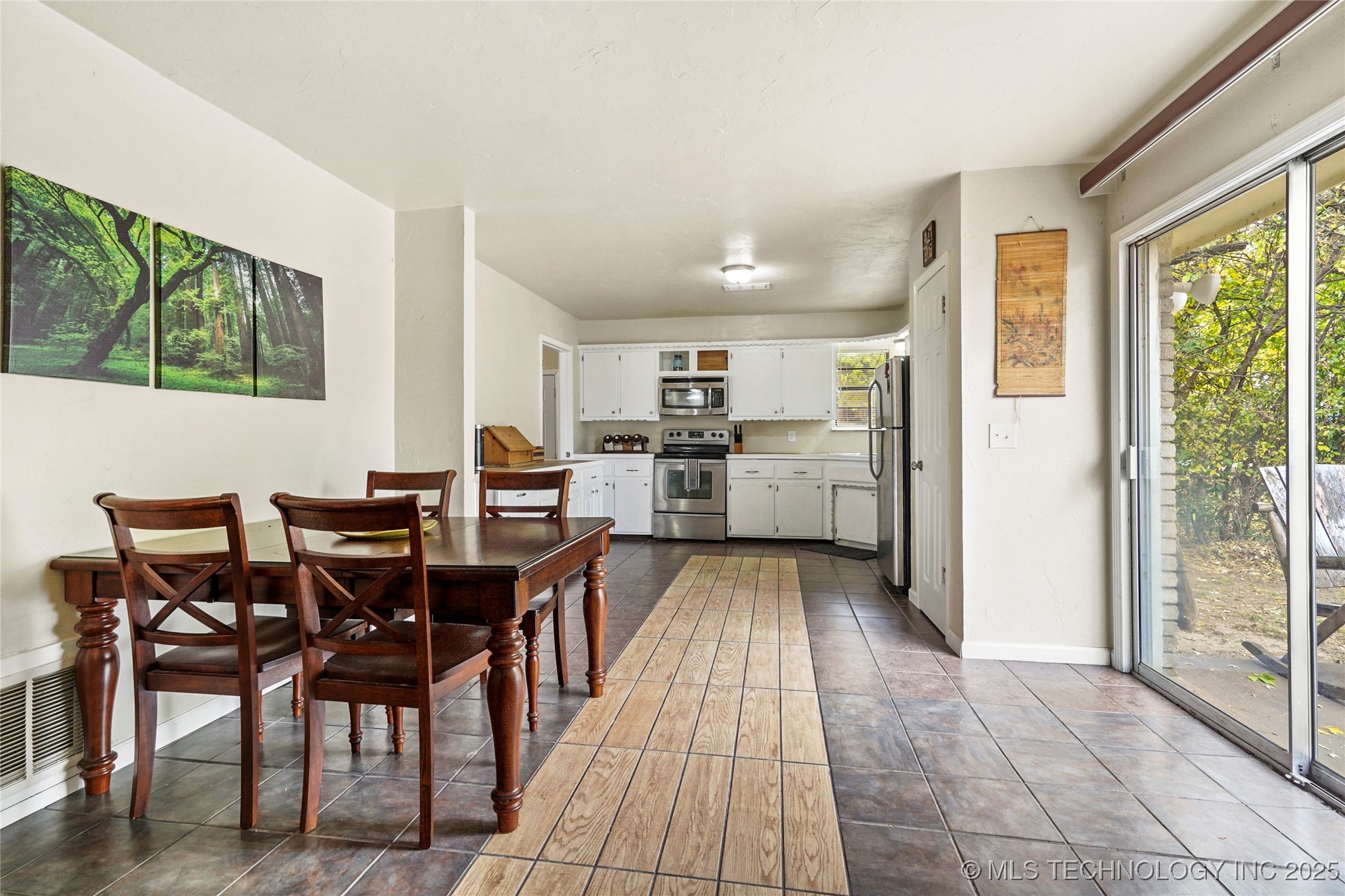 11327 E 63rd Street S Property Photo 4