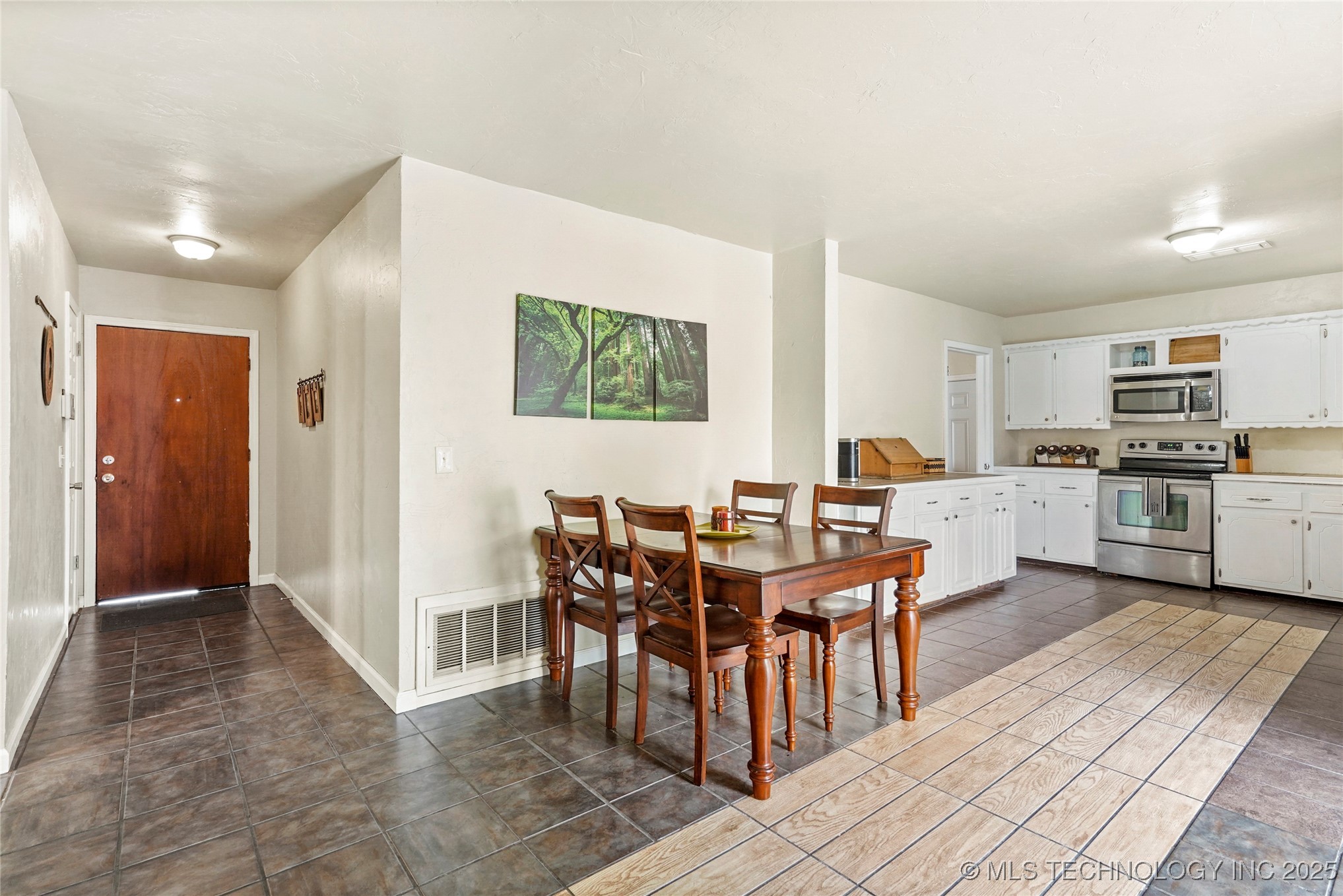 11327 E 63rd Street S Property Photo 5