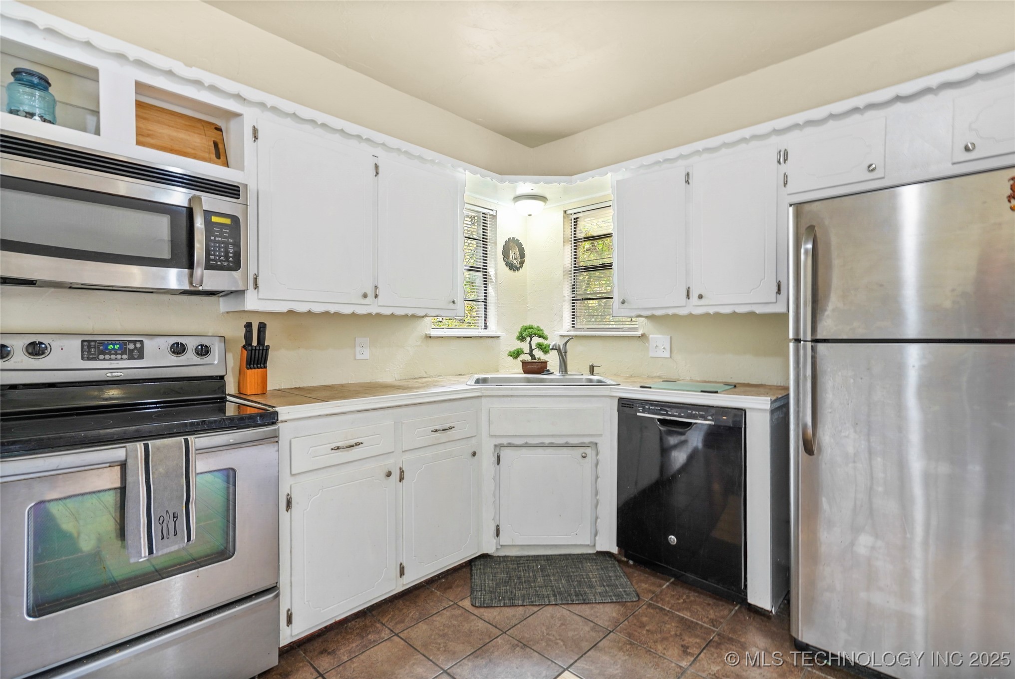 11327 E 63rd Street S Property Photo 8