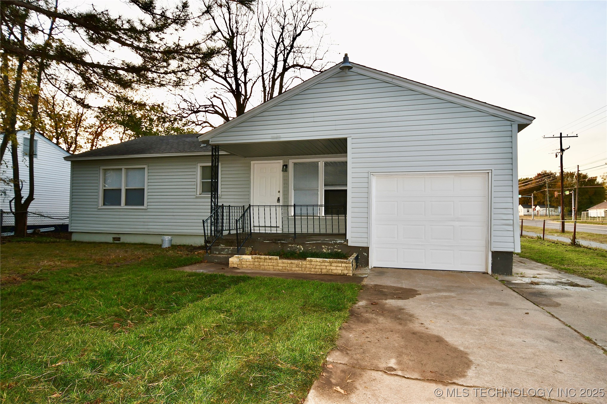 4554 Iroquois Avenue Property Photo 1