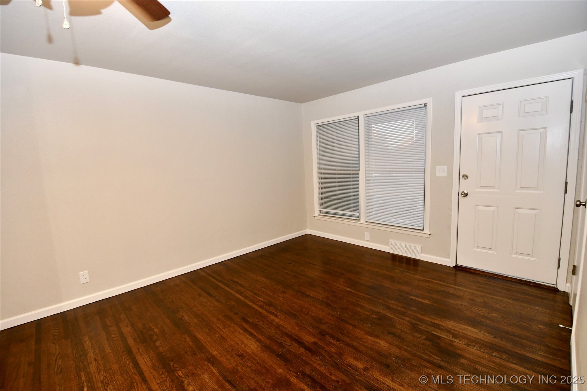 4554 Iroquois Avenue Property Photo 7