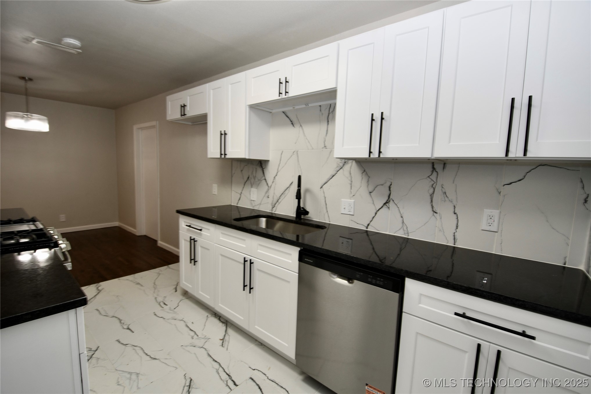 4554 Iroquois Avenue Property Photo 10