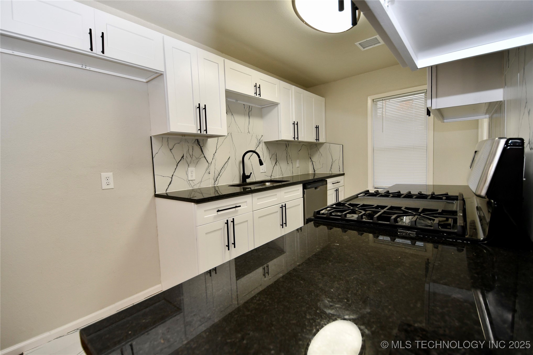 4554 Iroquois Avenue Property Photo 12