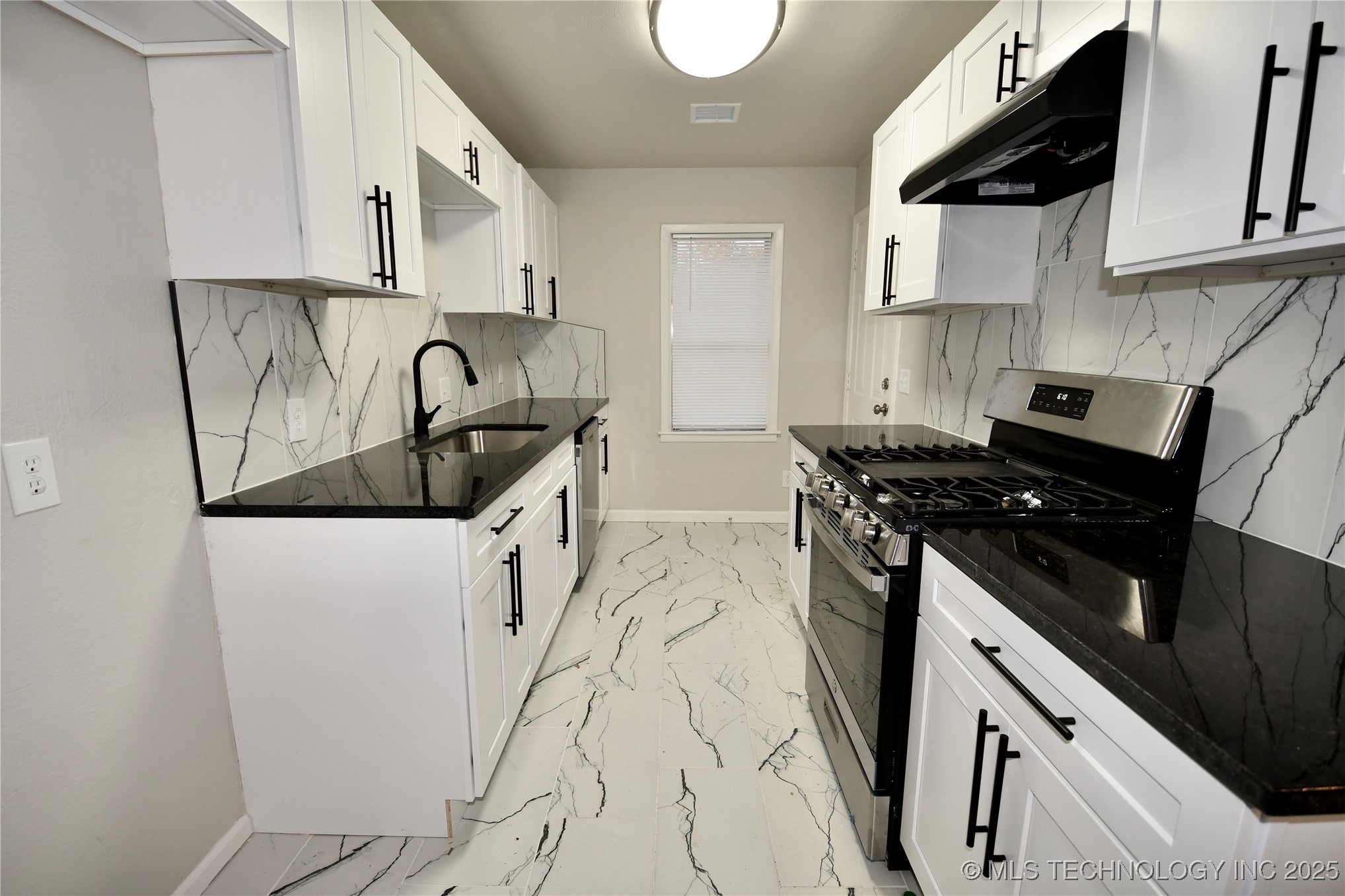 4554 Iroquois Avenue Property Photo 13