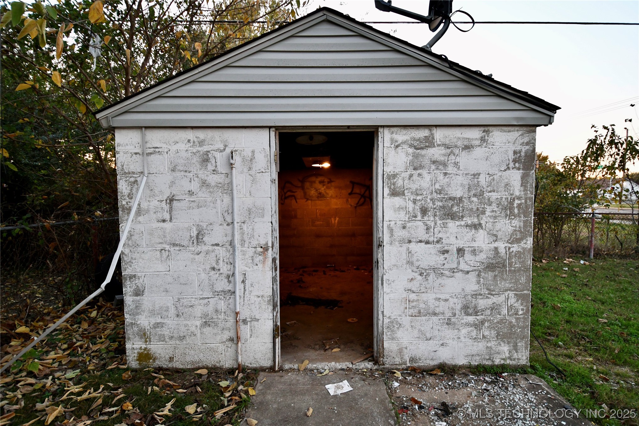 4554 Iroquois Avenue Property Photo 33