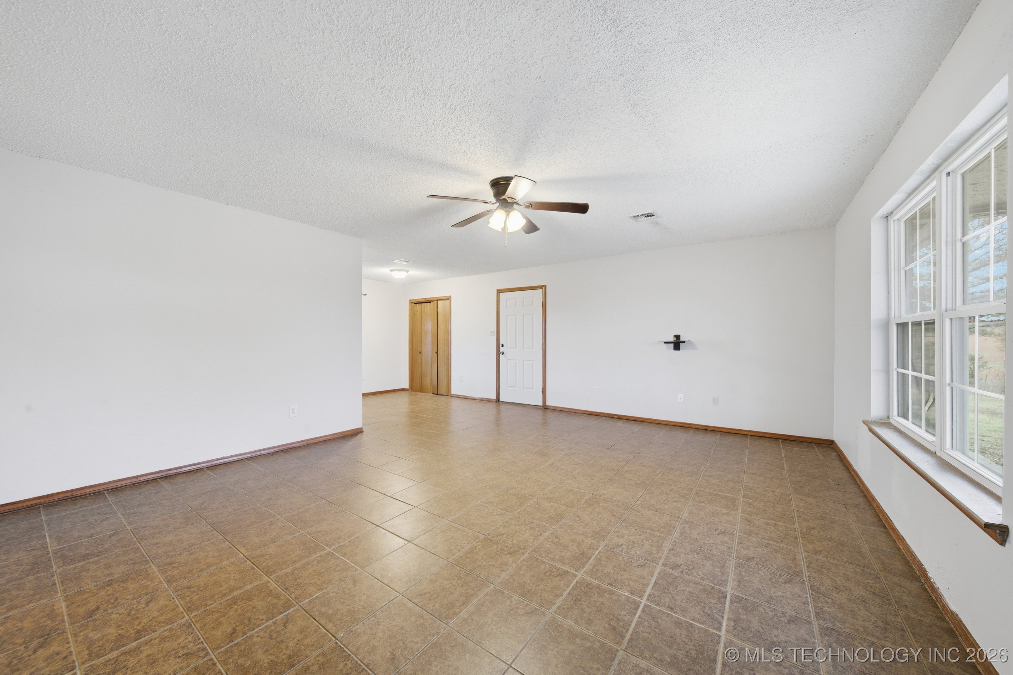 17200 S 255 Road Property Photo 5