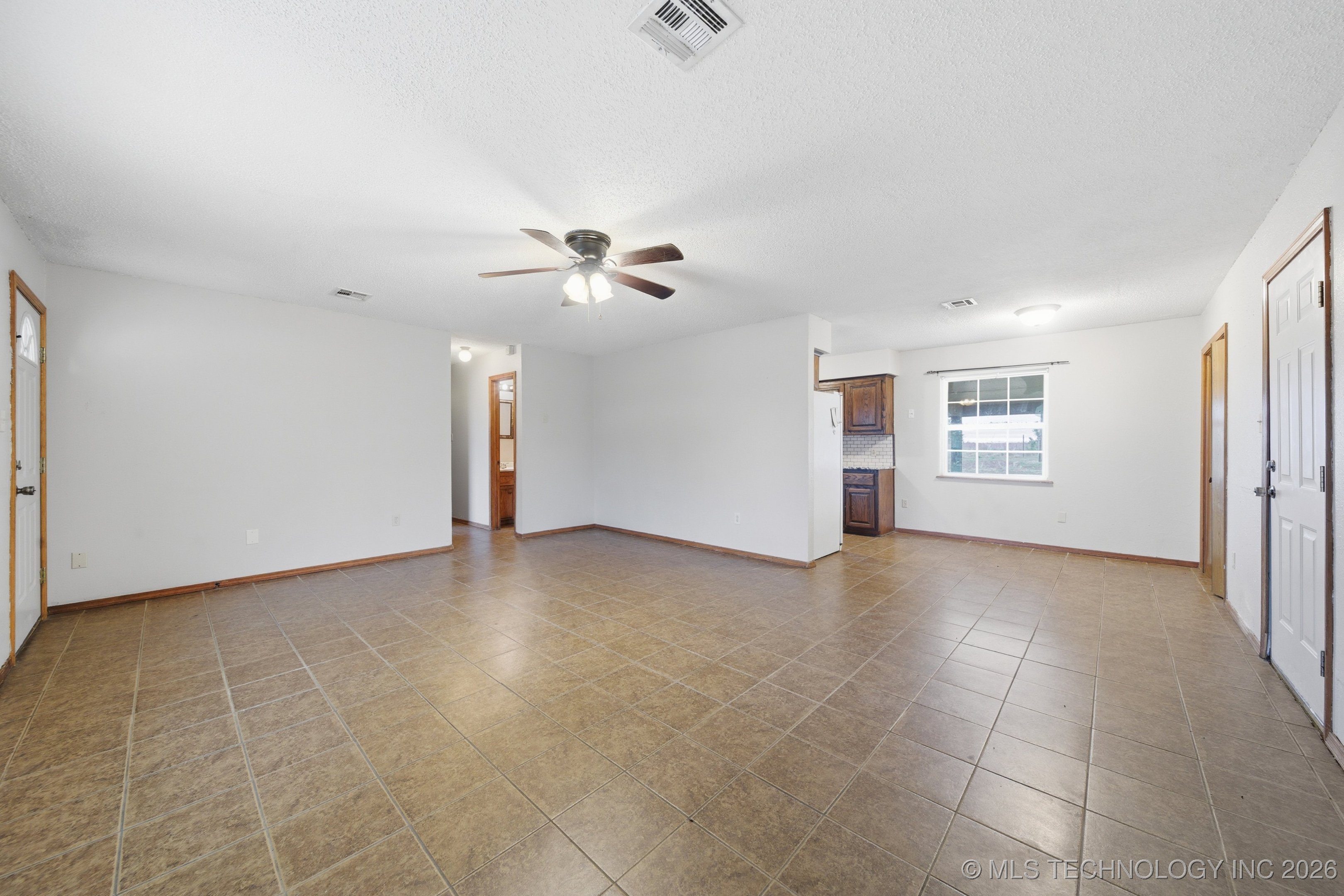 17200 S 255 Road Property Photo 6