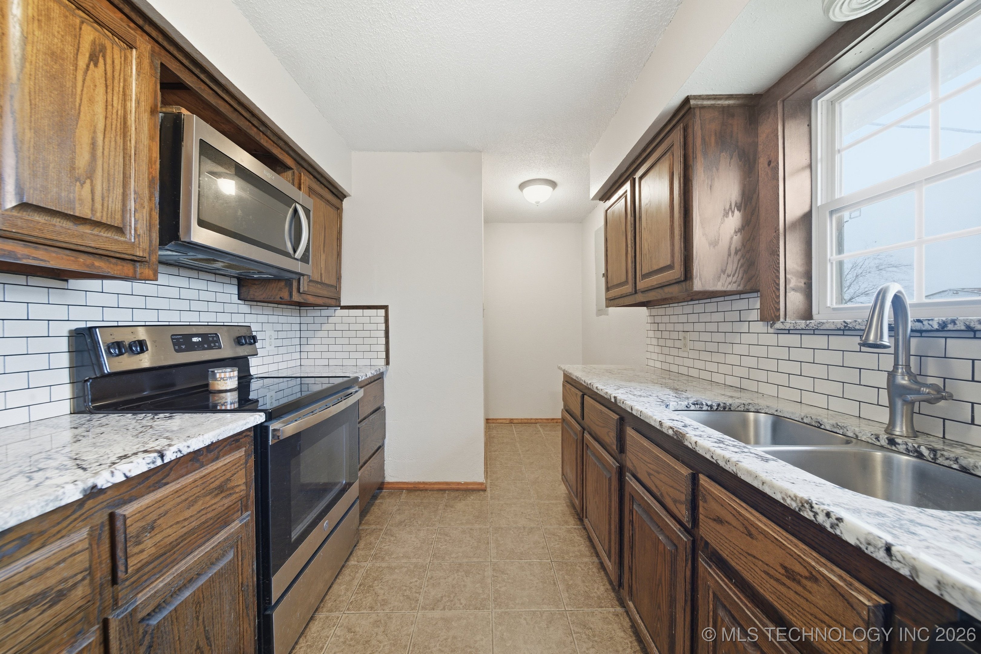 17200 S 255 Road Property Photo 11