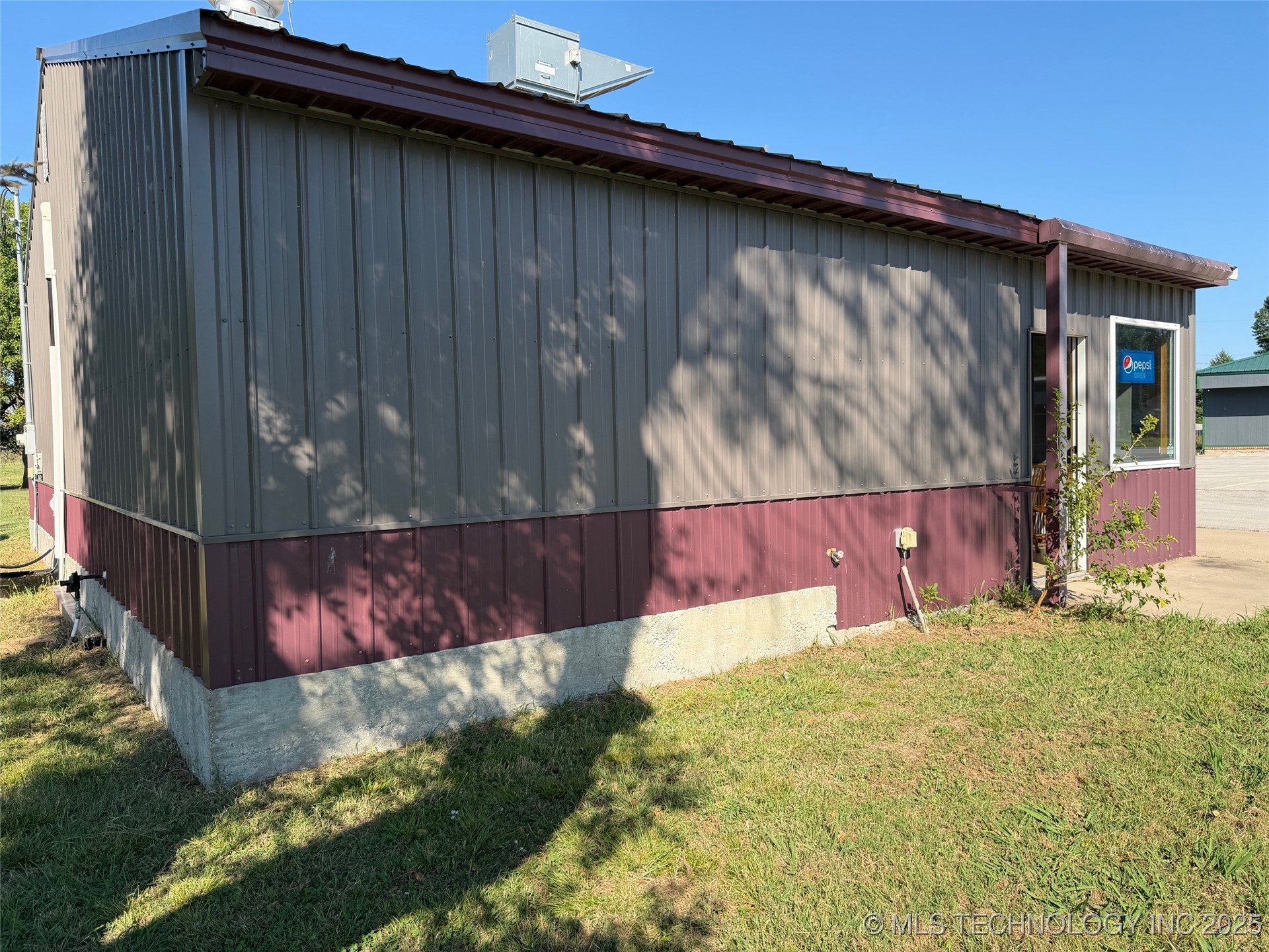 305 W Main Street Property Photo 6