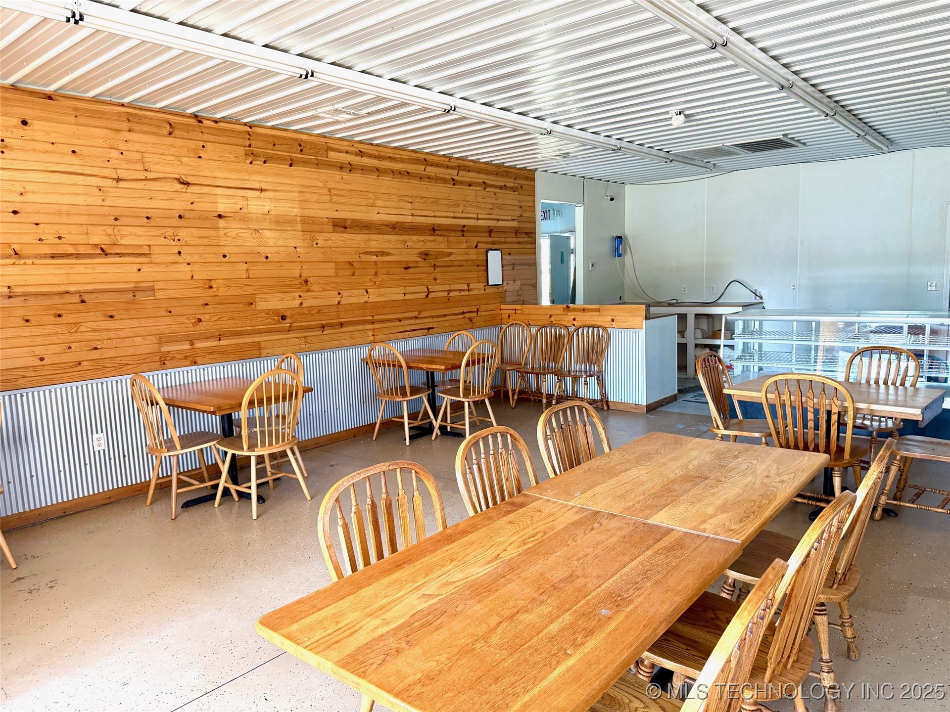 305 W Main Street Property Photo 7