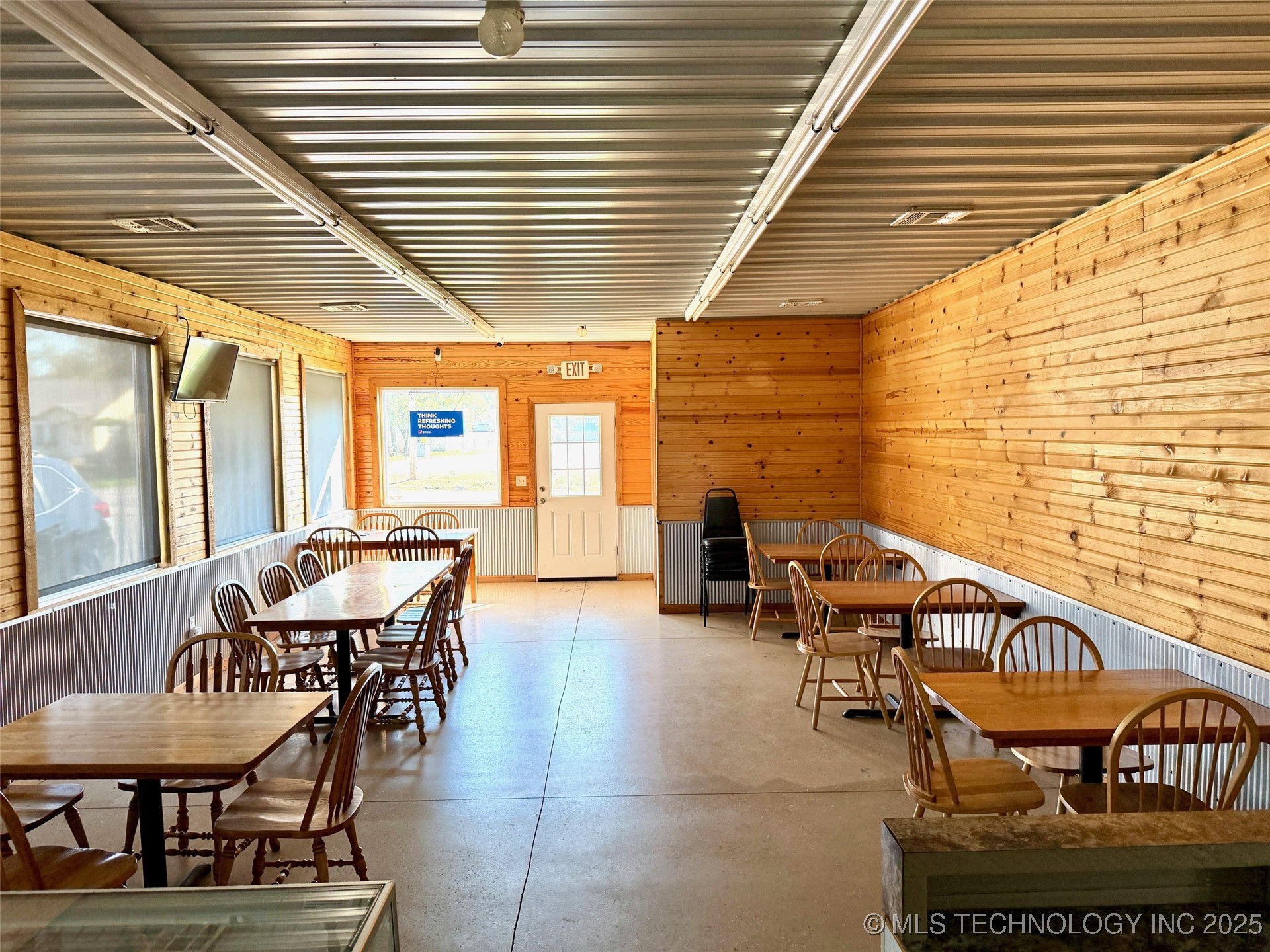 305 W Main Street Property Photo 8