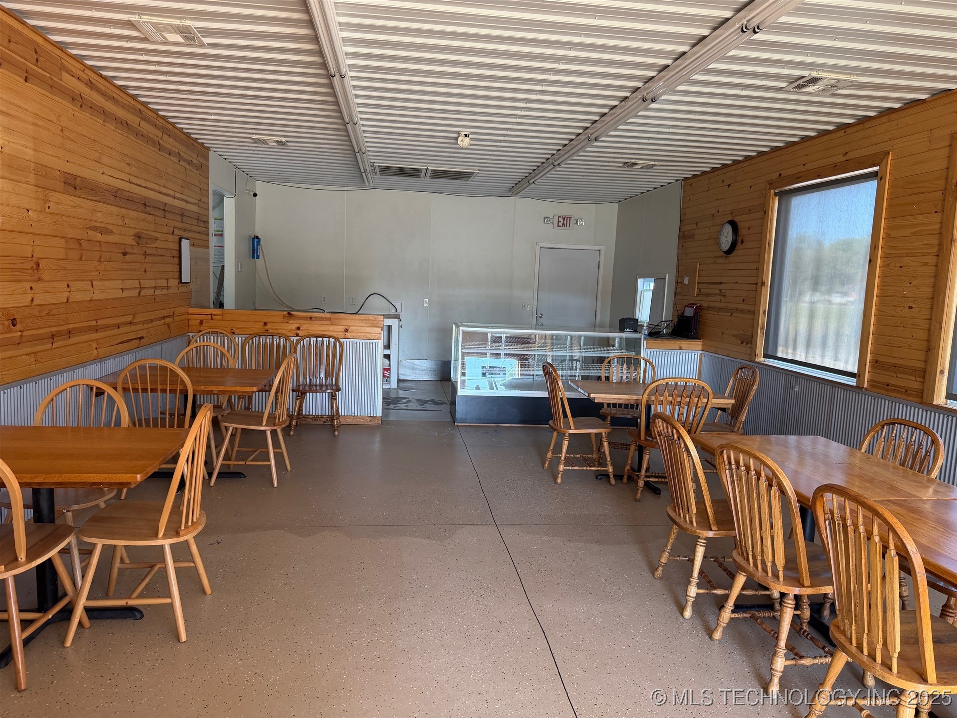 305 W Main Street Property Photo 9