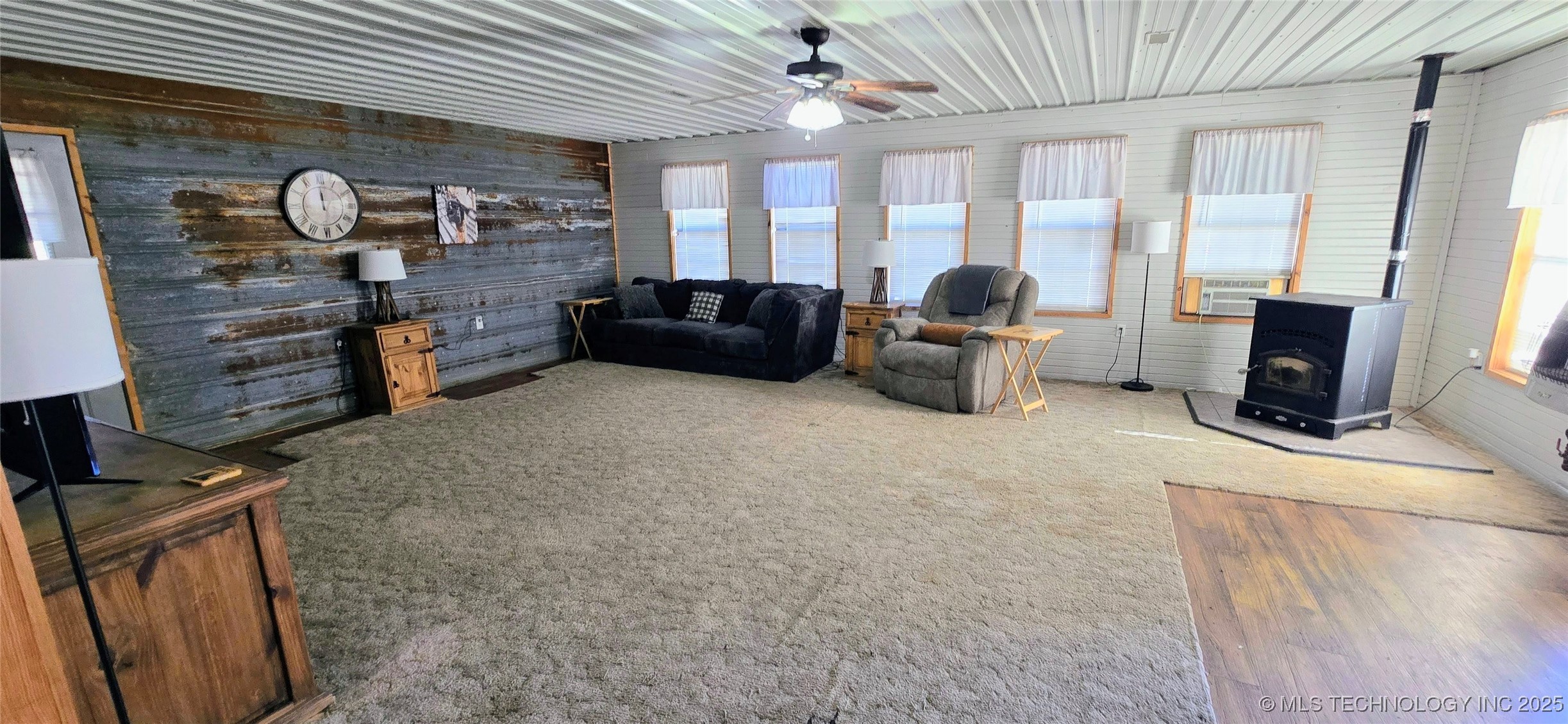 811 E 57th Road Property Photo 12