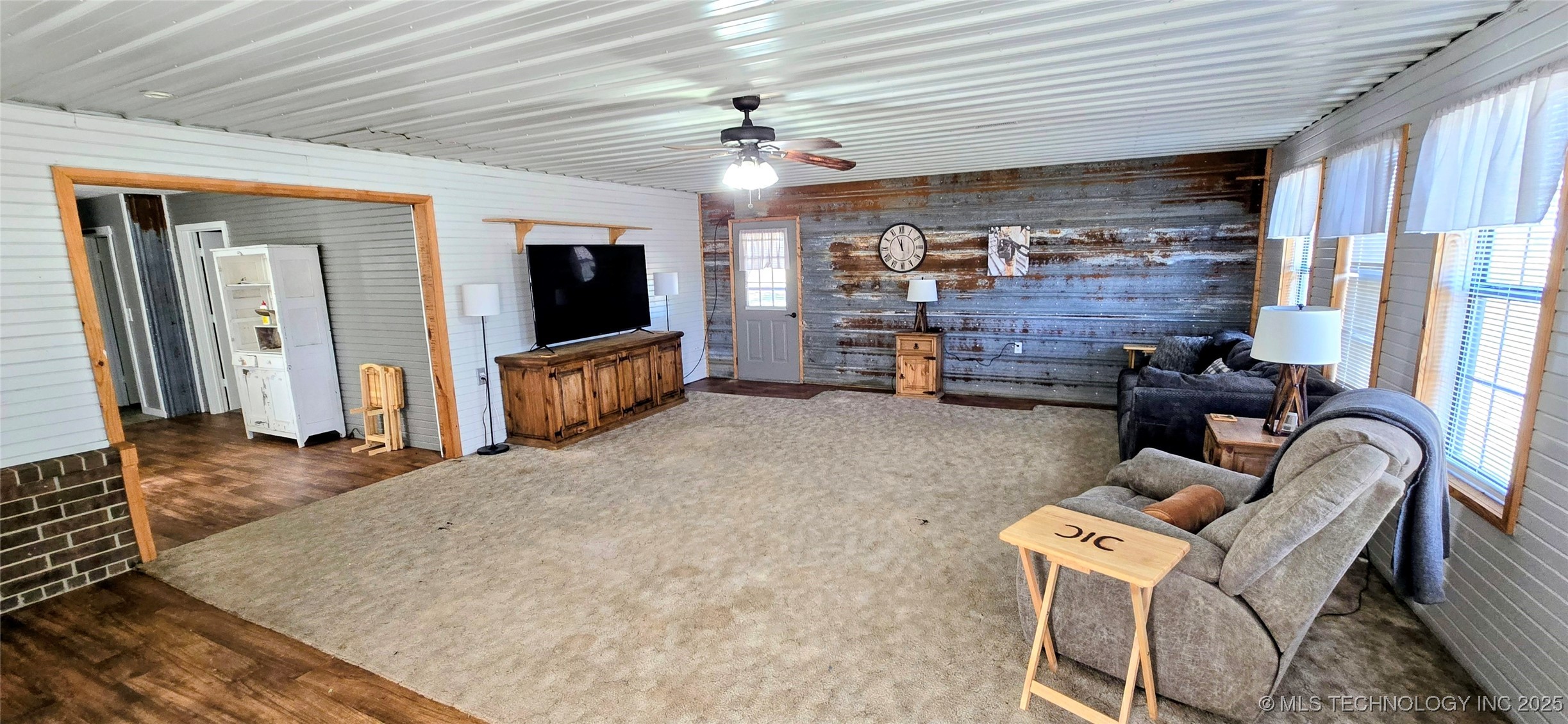 811 E 57th Road Property Photo 14