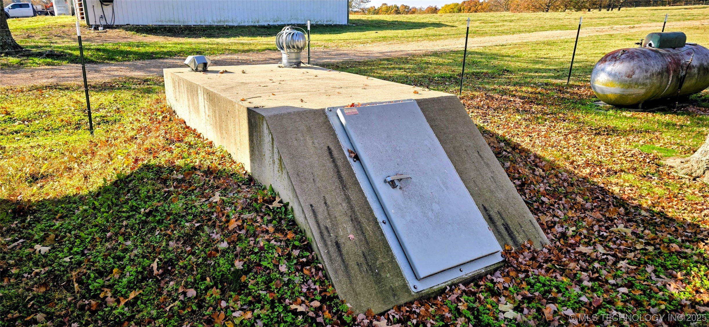 811 E 57th Road Property Photo 26