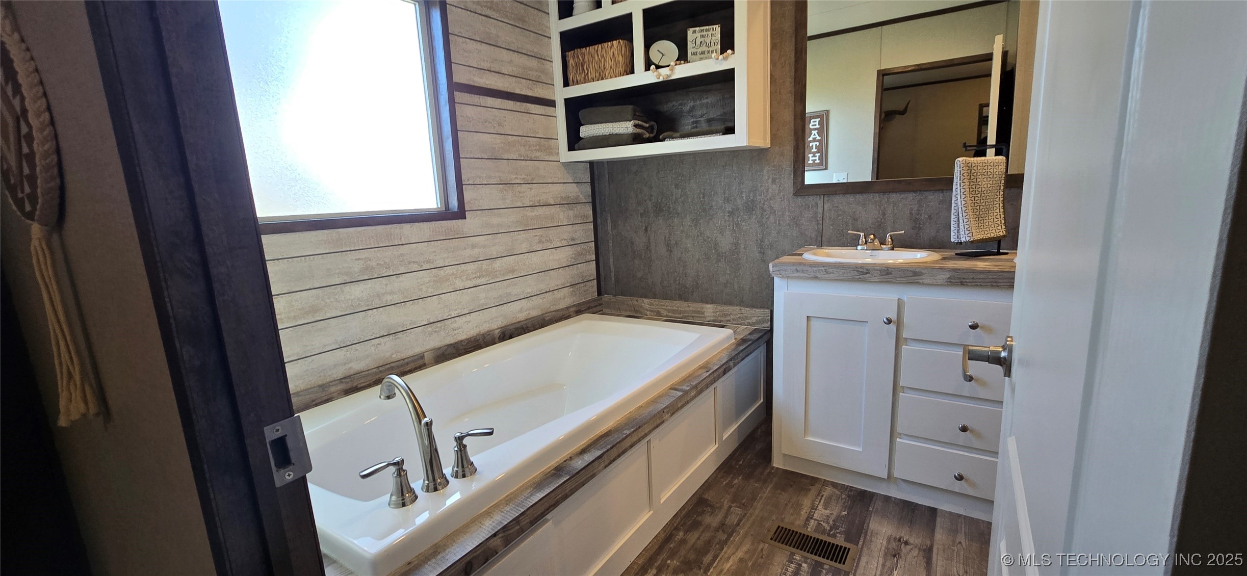 811 E 57th Road Property Photo 53