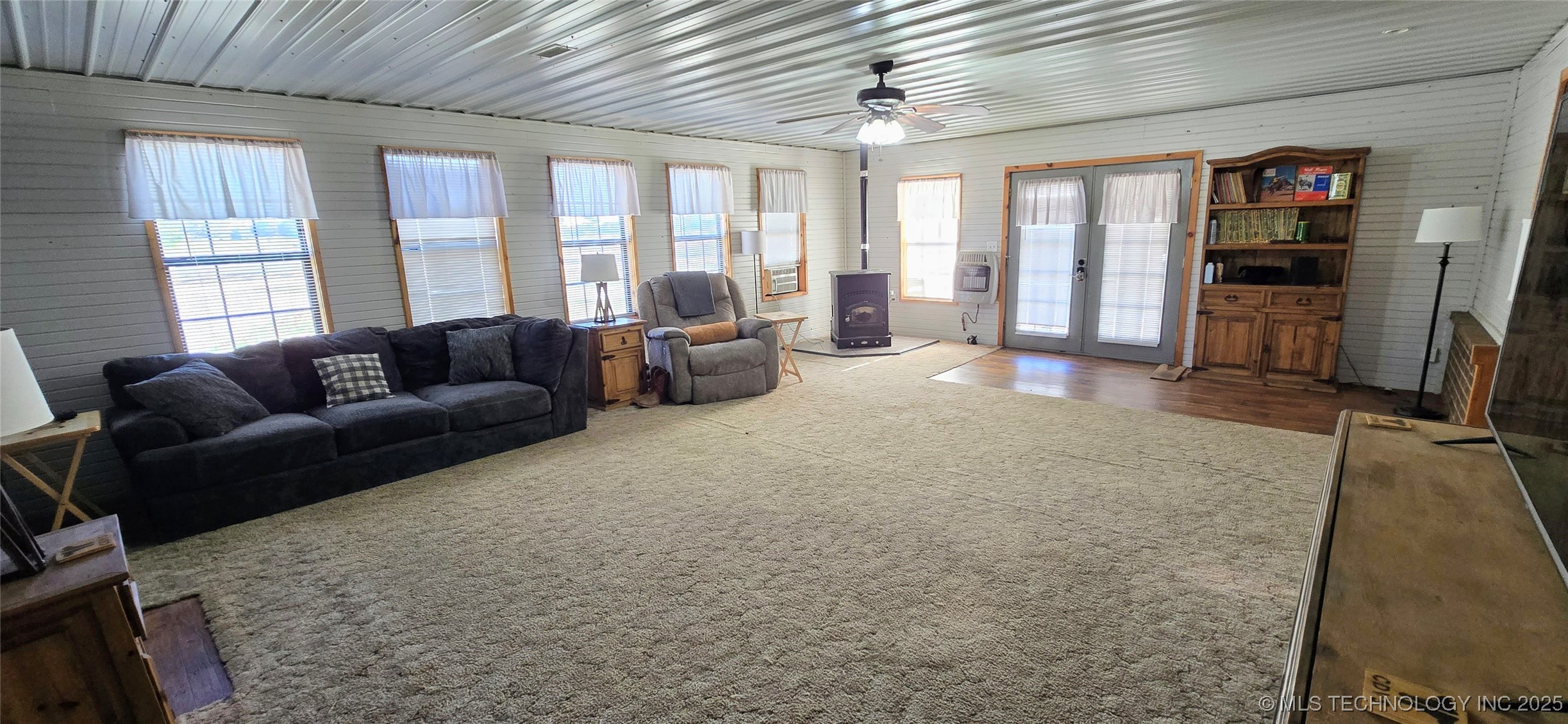 E 57th Street Property Photo 18