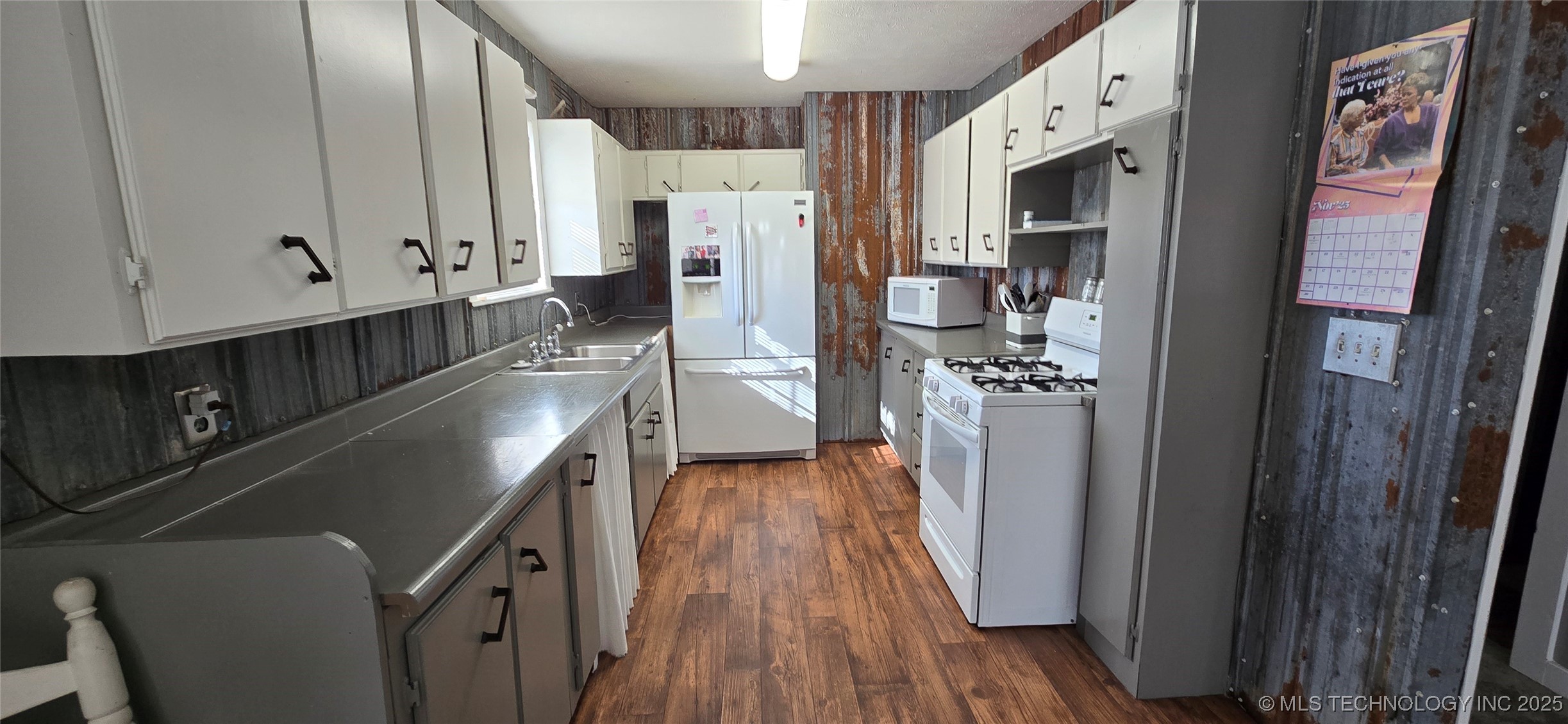 E 57th Street Property Photo 26