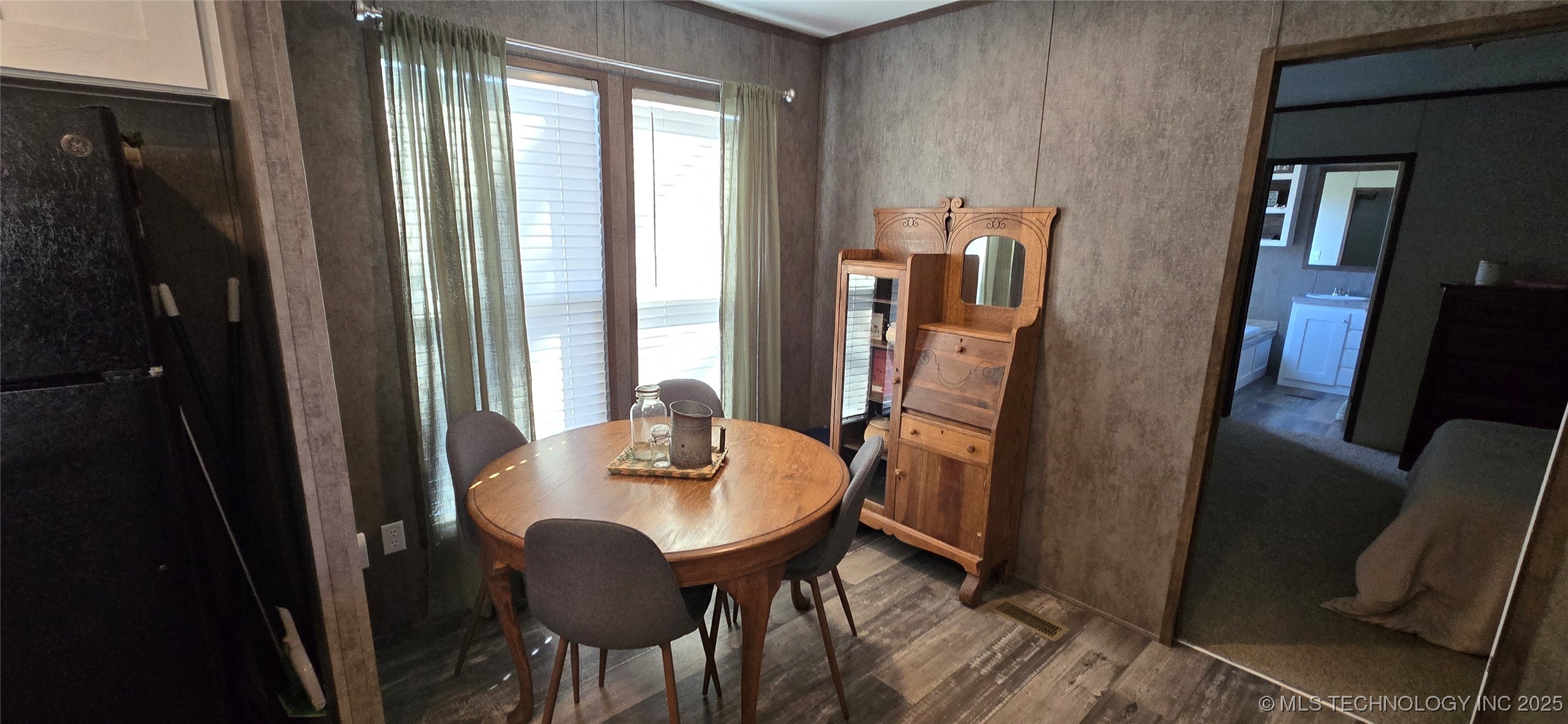 E 57th Street Property Photo 60