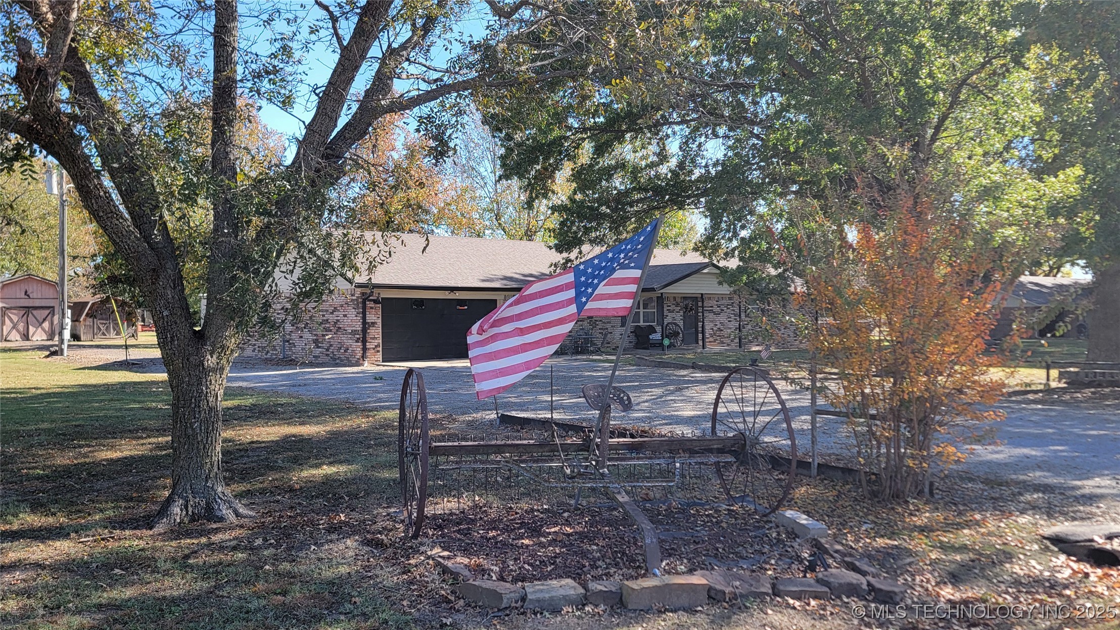 15090 N 251 Road Property Photo 3