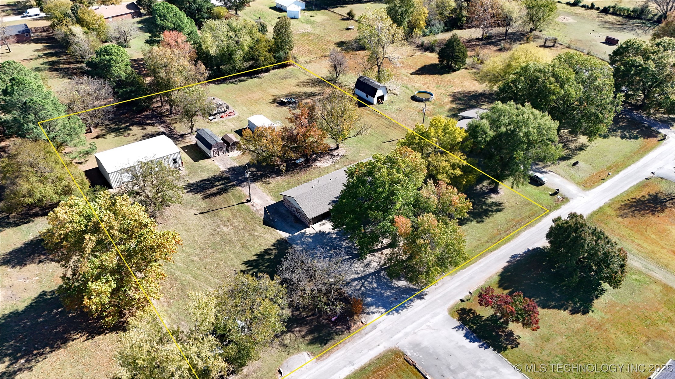 15090 N 251 Road Property Photo 6