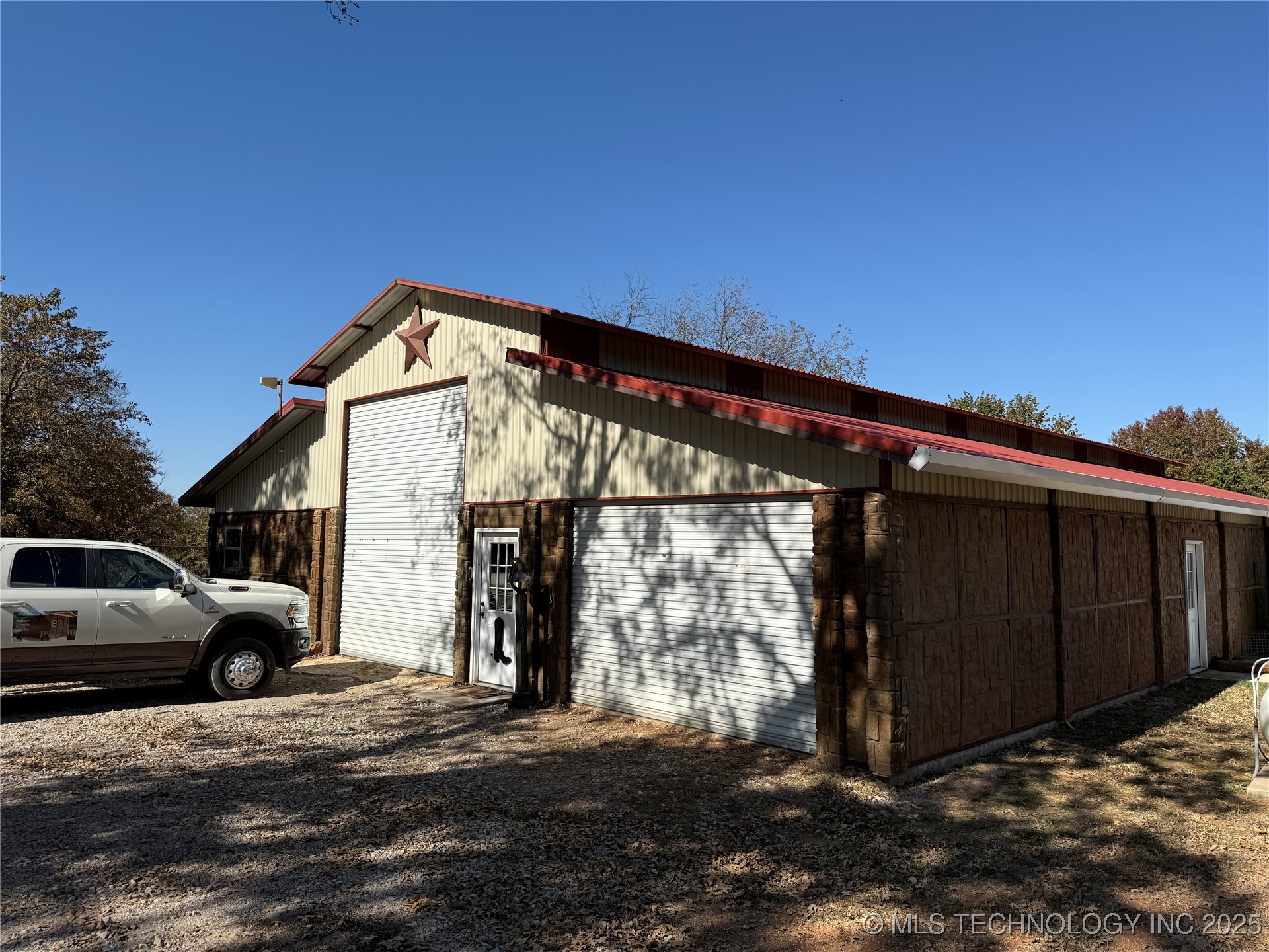 1500 Candlewood Property Photo 6