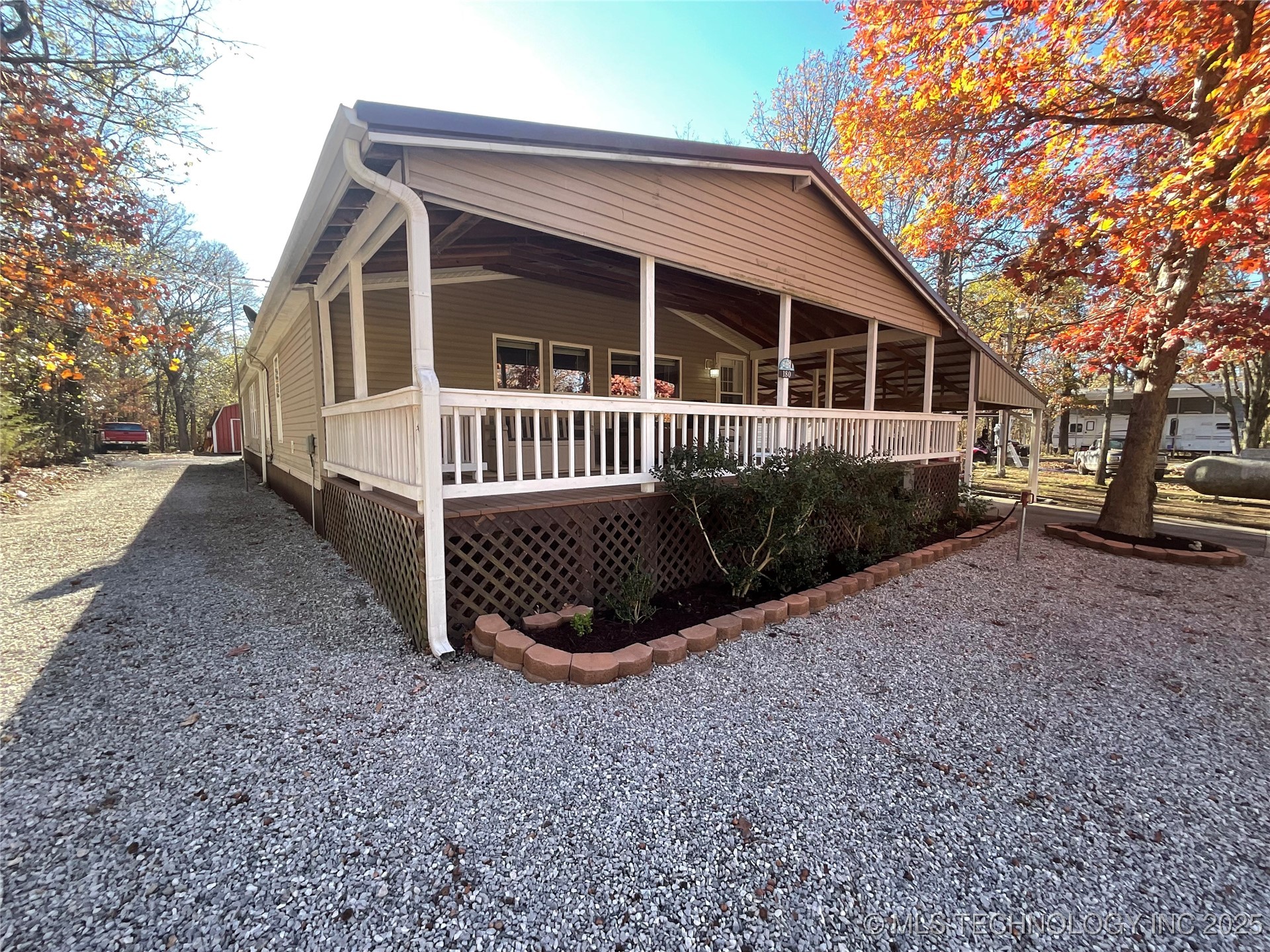 180 Red Oak Property Photo 5