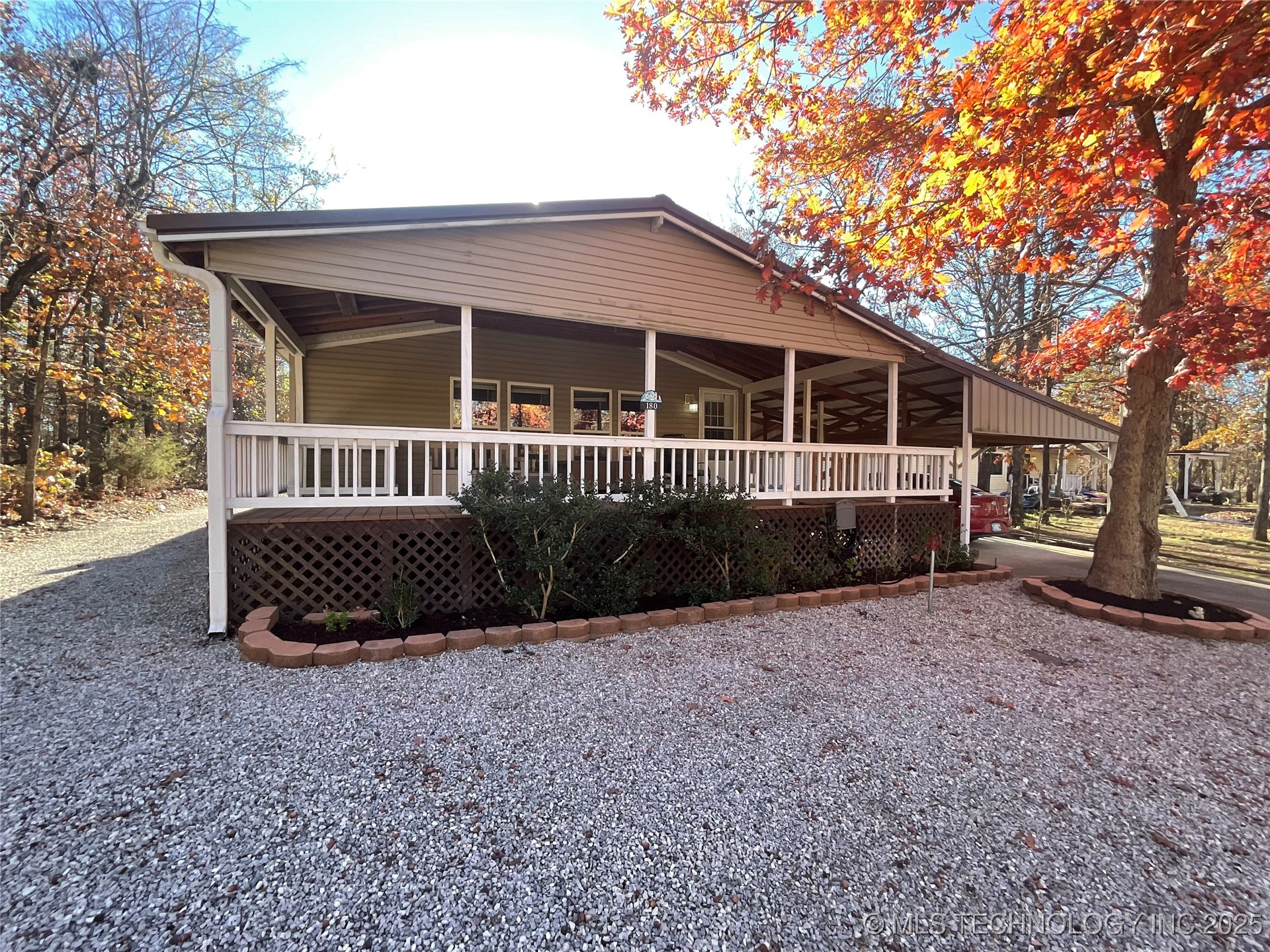 180 Red Oak Property Photo 6