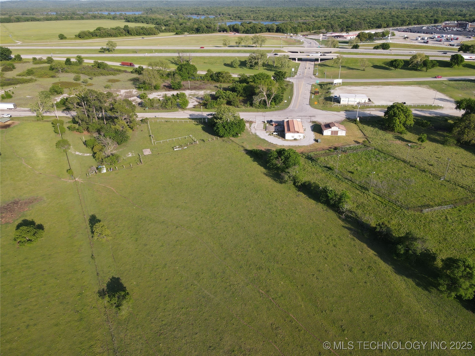 00 Highway 77 Property Photo 5