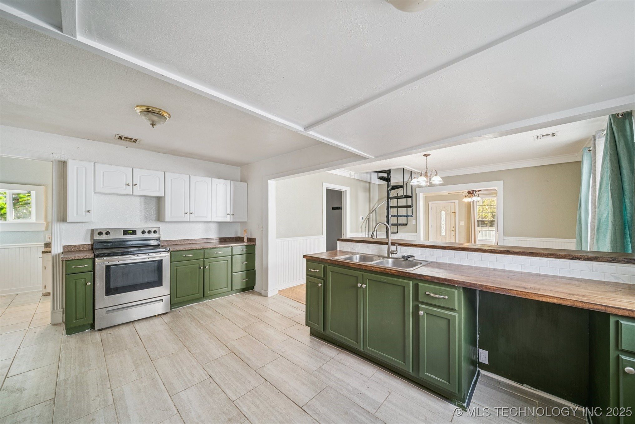 207 S Walnut Street Property Photo 2