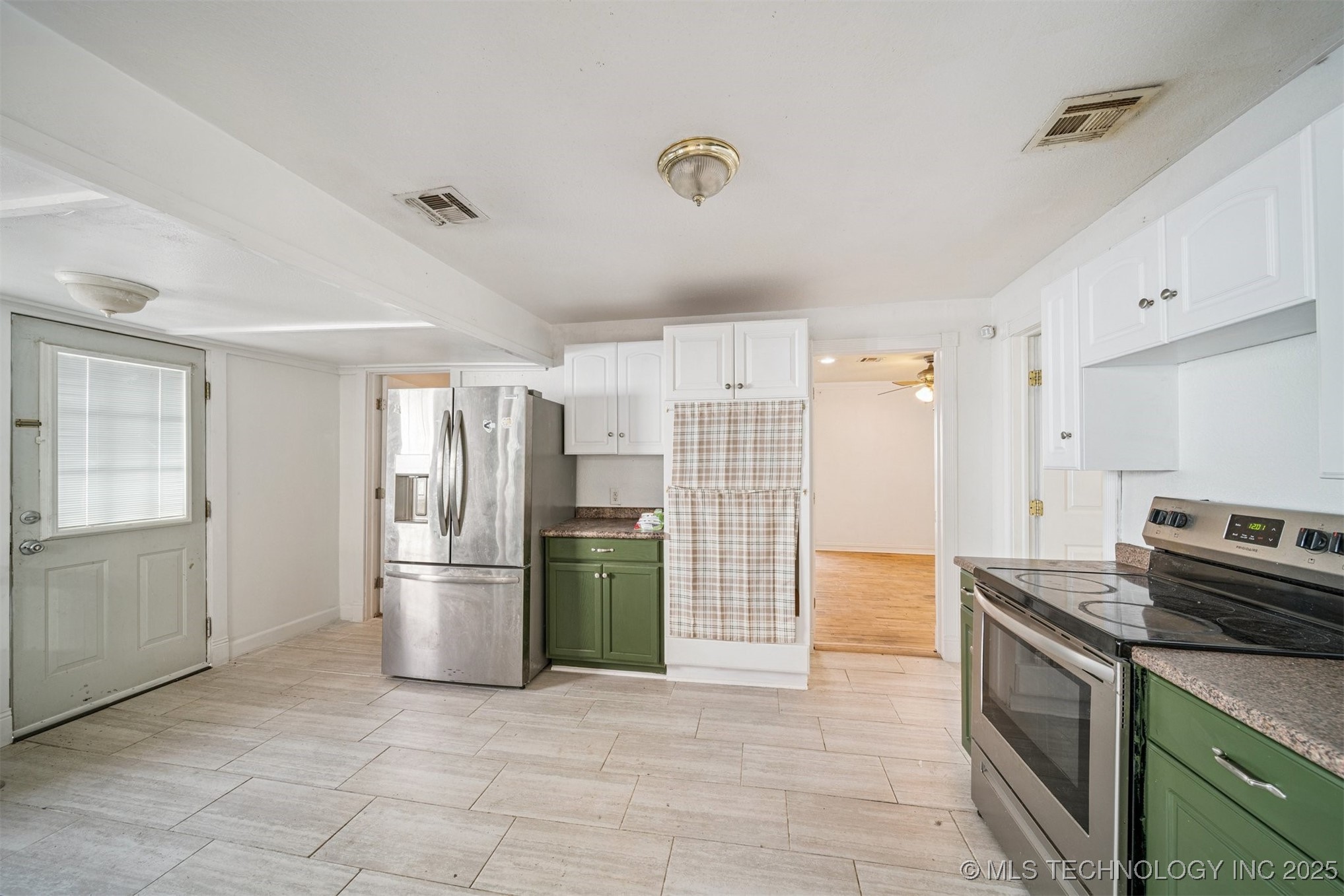 207 S Walnut Street Property Photo 3