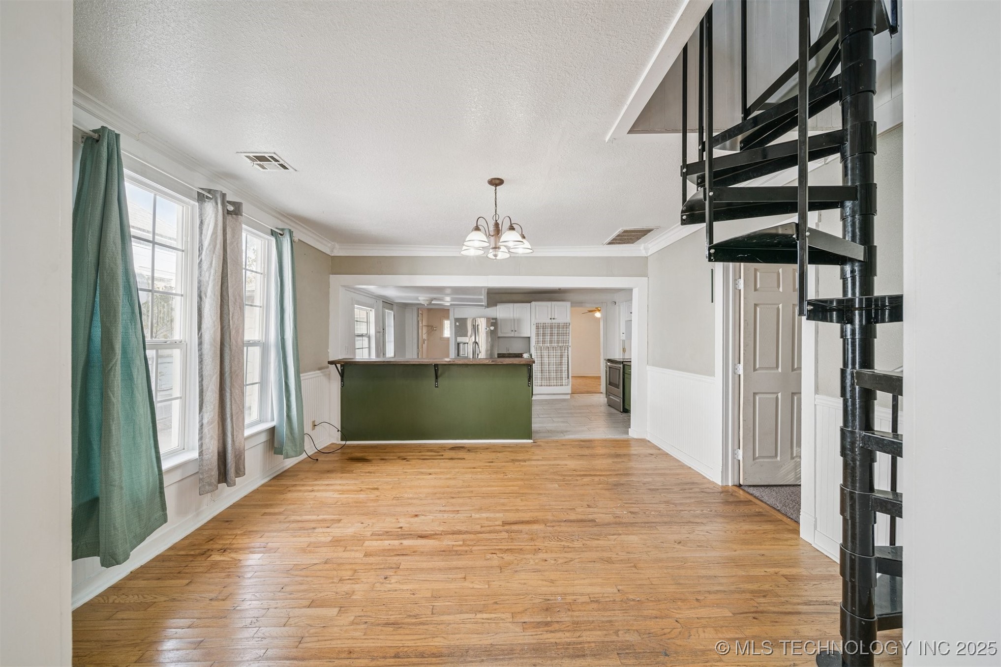 207 S Walnut Street Property Photo 4