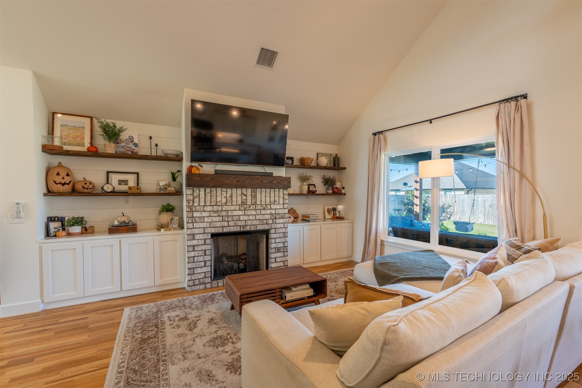 10930 S 276th East Avenue Property Photo 7